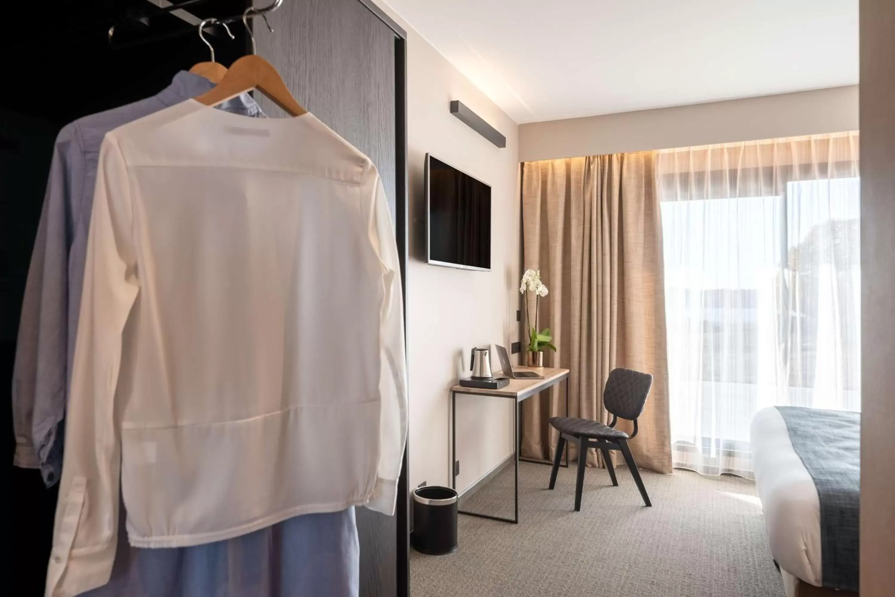 Twin Room with Lake View in Golden Lakes Hotel Twin Room with Lake View in Golden Lakes Hotel