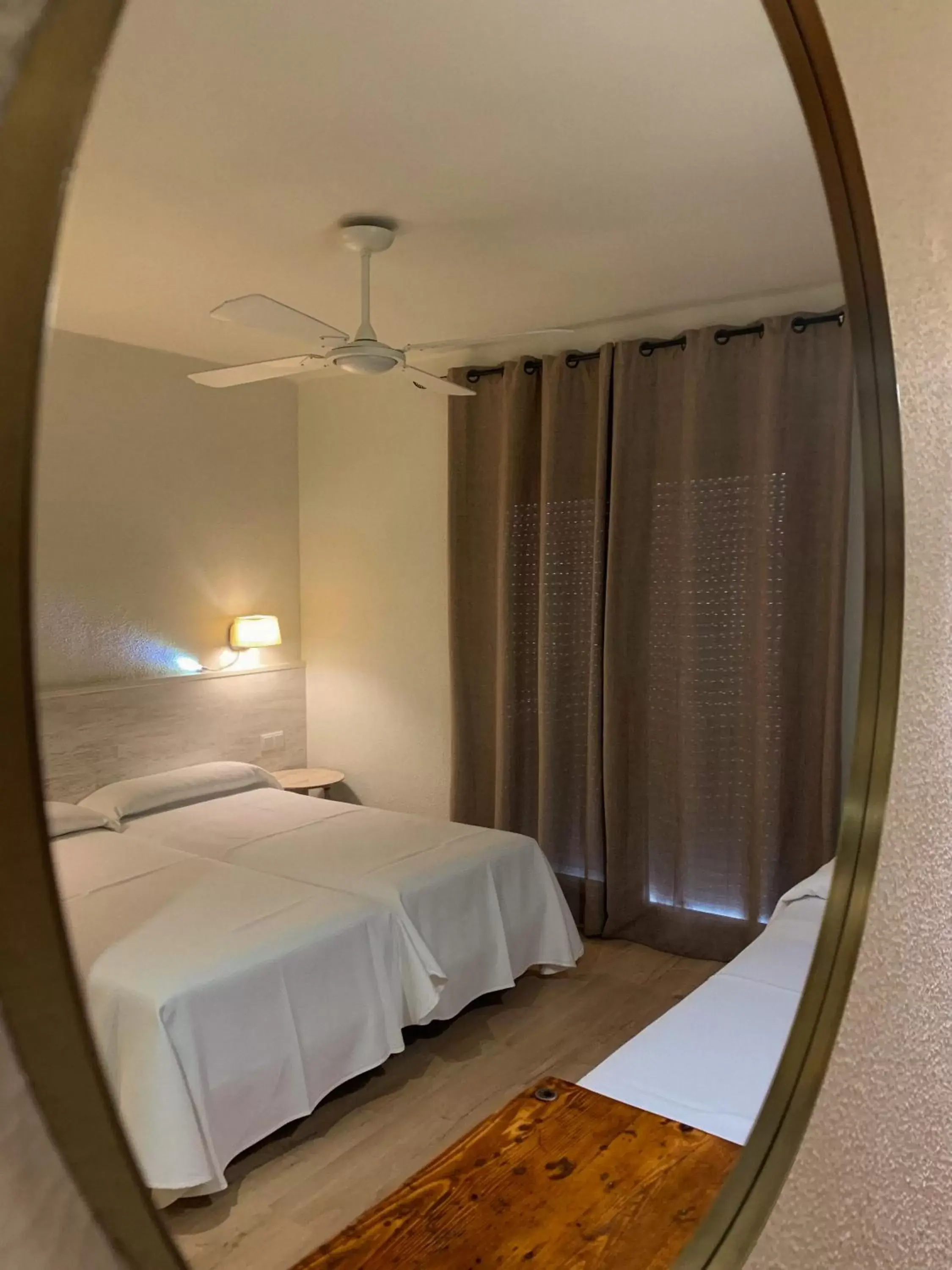 Triple Room with free parking included in Hotel & Restaurant Figueres Parc Triple Room with free parking included in Hotel & Restaurant Figueres Parc