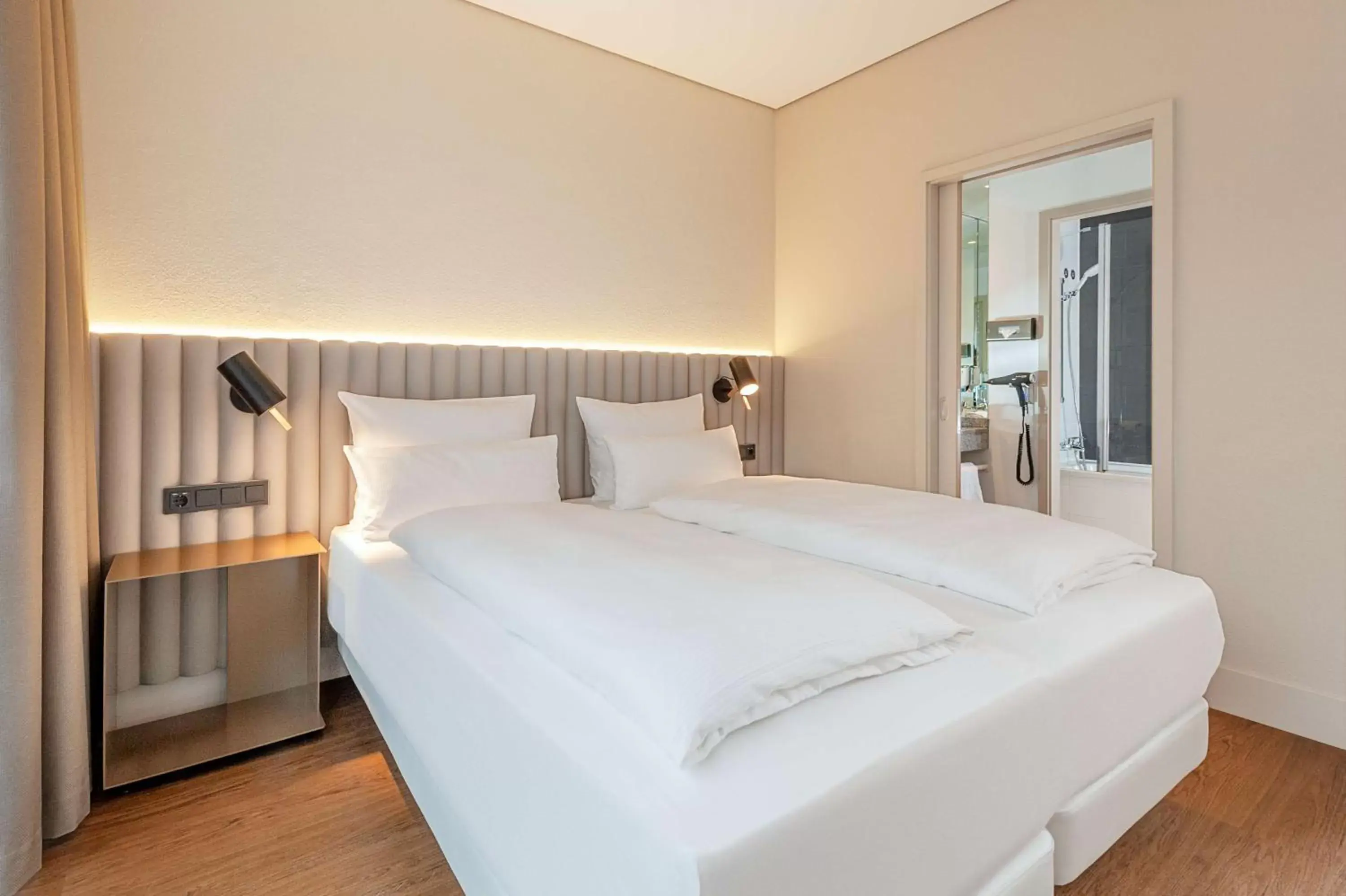 Standard Double Room Free Parking Promo with breakfast - single occupancy in NH München Unterhaching Standard Double Room Free Parking Promo with breakfast - single occupancy in NH München Unterhaching