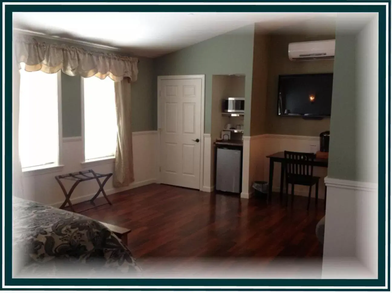 Deluxe King Room in Boardwalk Inn Deluxe King Room in Boardwalk Inn