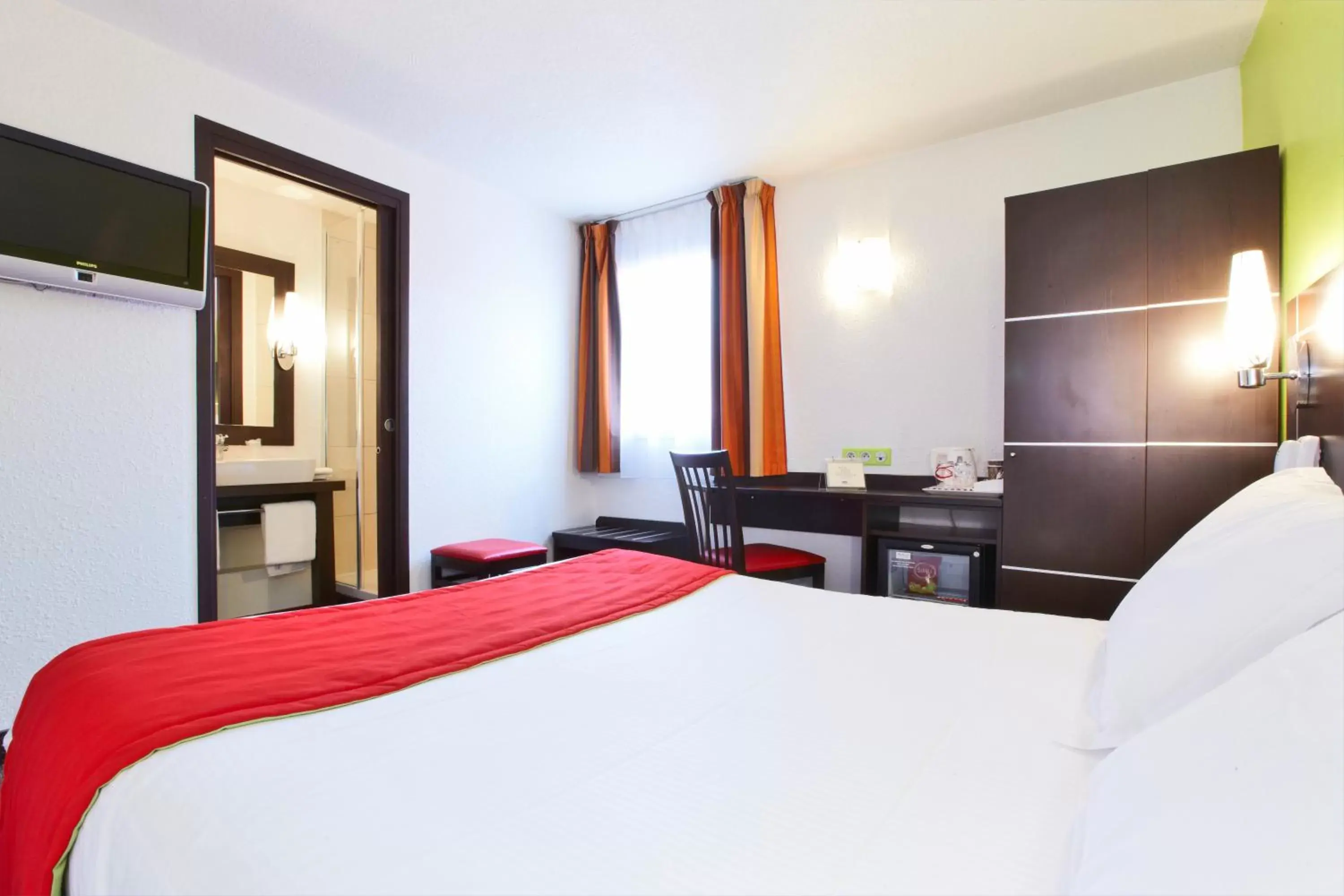 Double Room in Enzo Hotels Reims Tinqueux by Kyriad Direct Double Room in Enzo Hotels Reims Tinqueux by Kyriad Direct