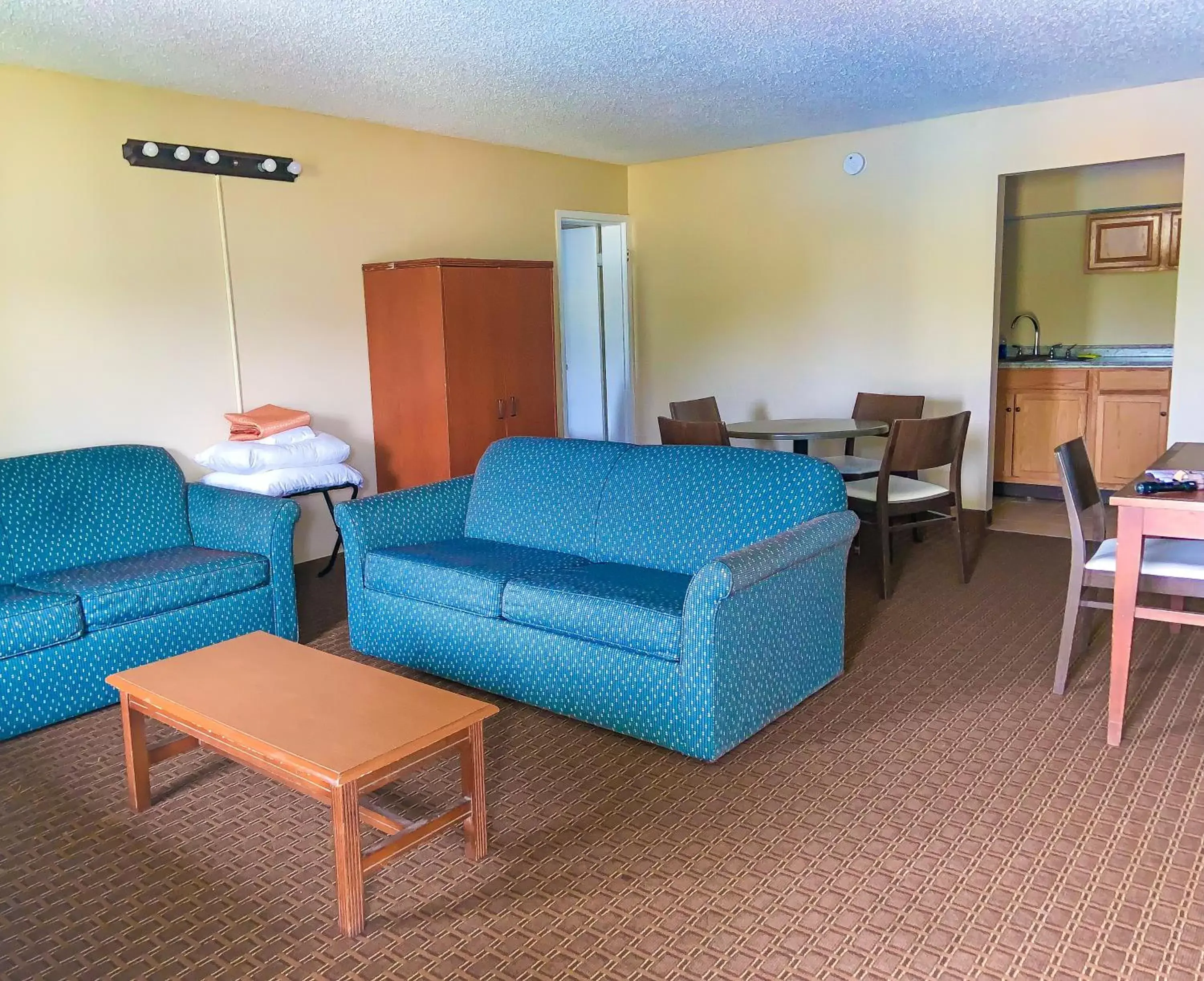 Family Suite in Red Carpet Inn Kinston Family Suite in Red Carpet Inn Kinston