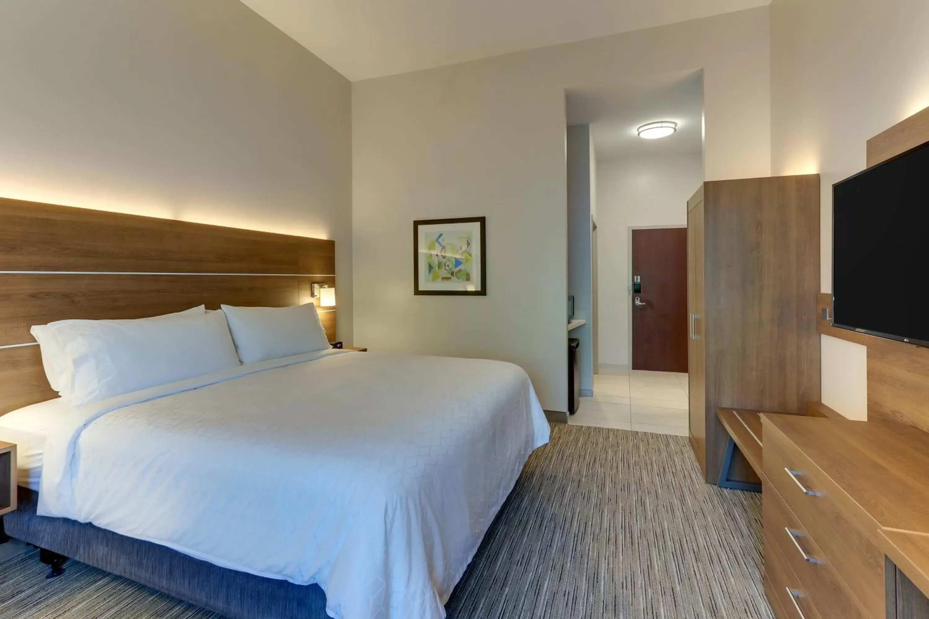 King Room - Hearing Accessible - Non-Smoking in Holiday Inn Express & Suites - Saugerties - Hudson Valley, an IHG Hotel King Room - Hearing Accessible - Non-Smoking in Holiday Inn Express & Suites - Saugerties - Hudson Valley, an IHG Hotel