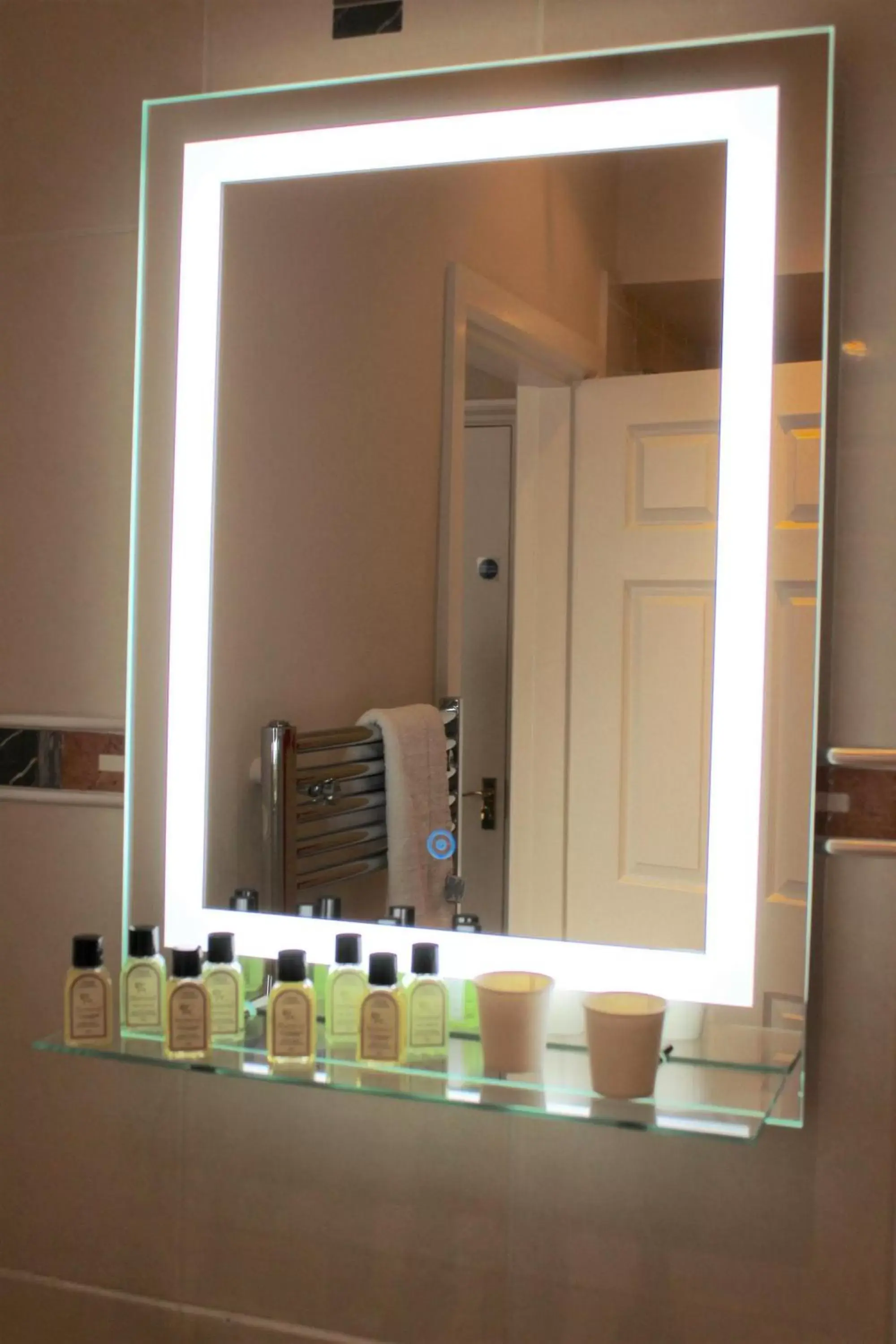 Deluxe Double Room with Sea View in The Crown Hotel Deluxe Double Room with Sea View in The Crown Hotel