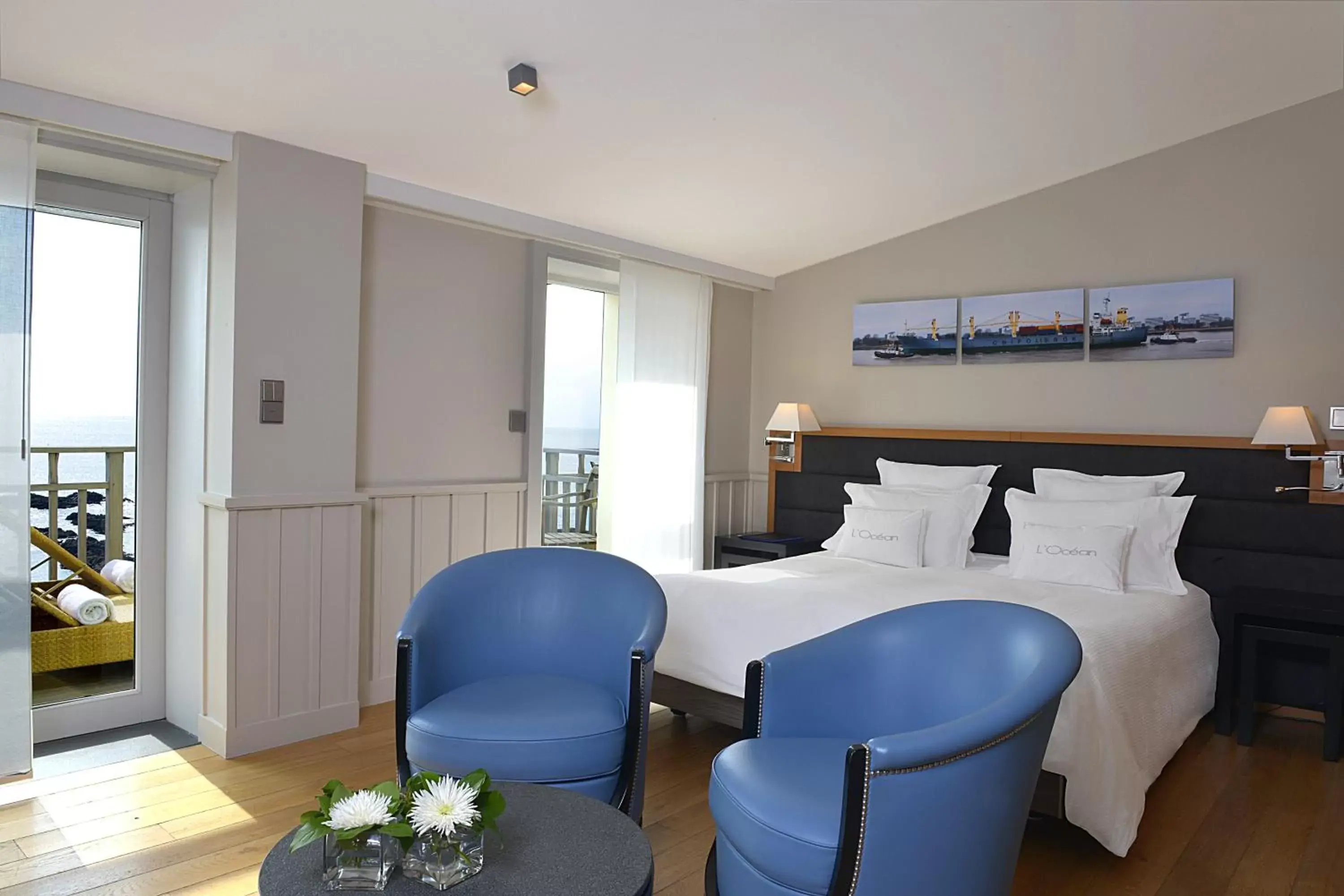 Superior Double Room with Sea View in Grand Hotel de L'Océan Superior Double Room with Sea View in Grand Hotel de L'Océan