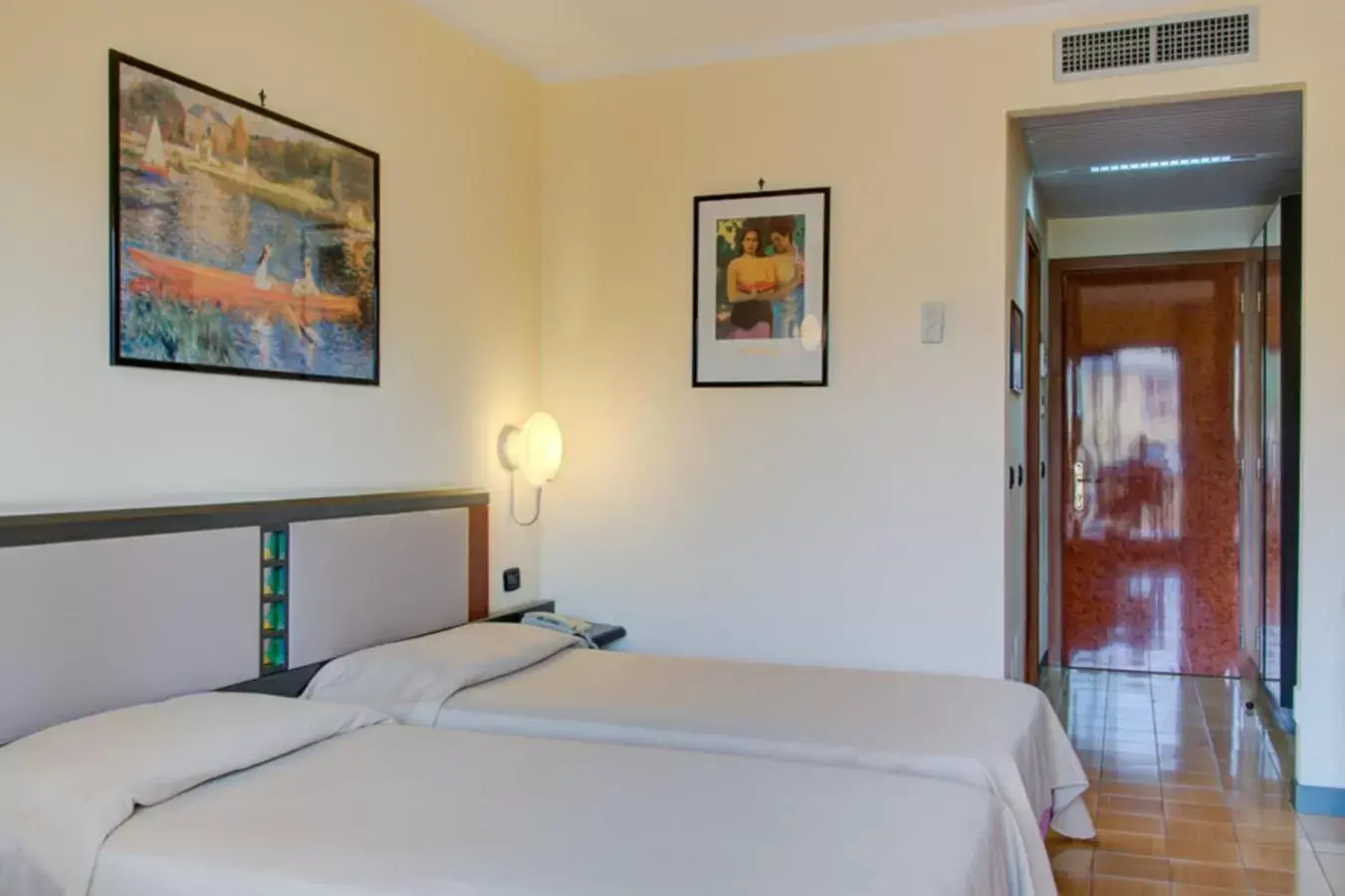 Standard Double or Twin Room in Hotel Caesar Palace Standard Double or Twin Room in Hotel Caesar Palace