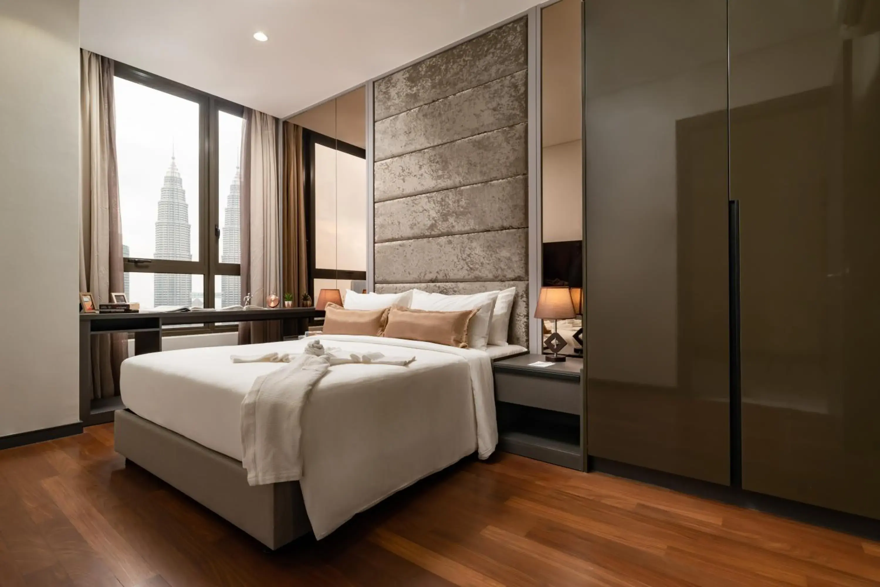 Three- Bedroom Duplex Suite with One King Bed, One Queen Bed, One Single Bed in 8 Kia Peng Suites Three- Bedroom Duplex Suite with One King Bed, One Queen Bed, One Single Bed in 8 Kia Peng Suites