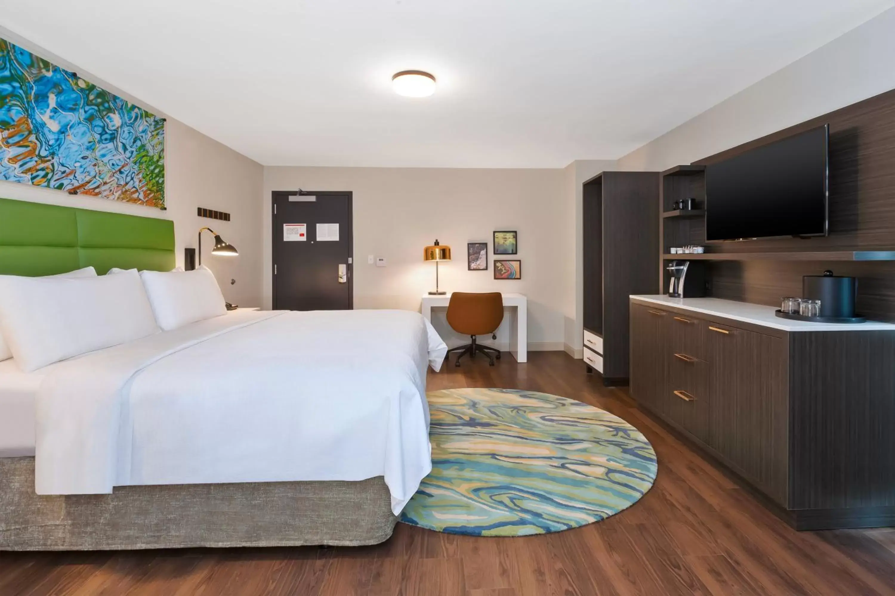 King Room with Hearing Accessible Transfer Shower - Non-Smoking in Hotel Indigo Rochester - Mayo Clinic Area King Room with Hearing Accessible Transfer Shower - Non-Smoking in Hotel Indigo Rochester - Mayo Clinic Area