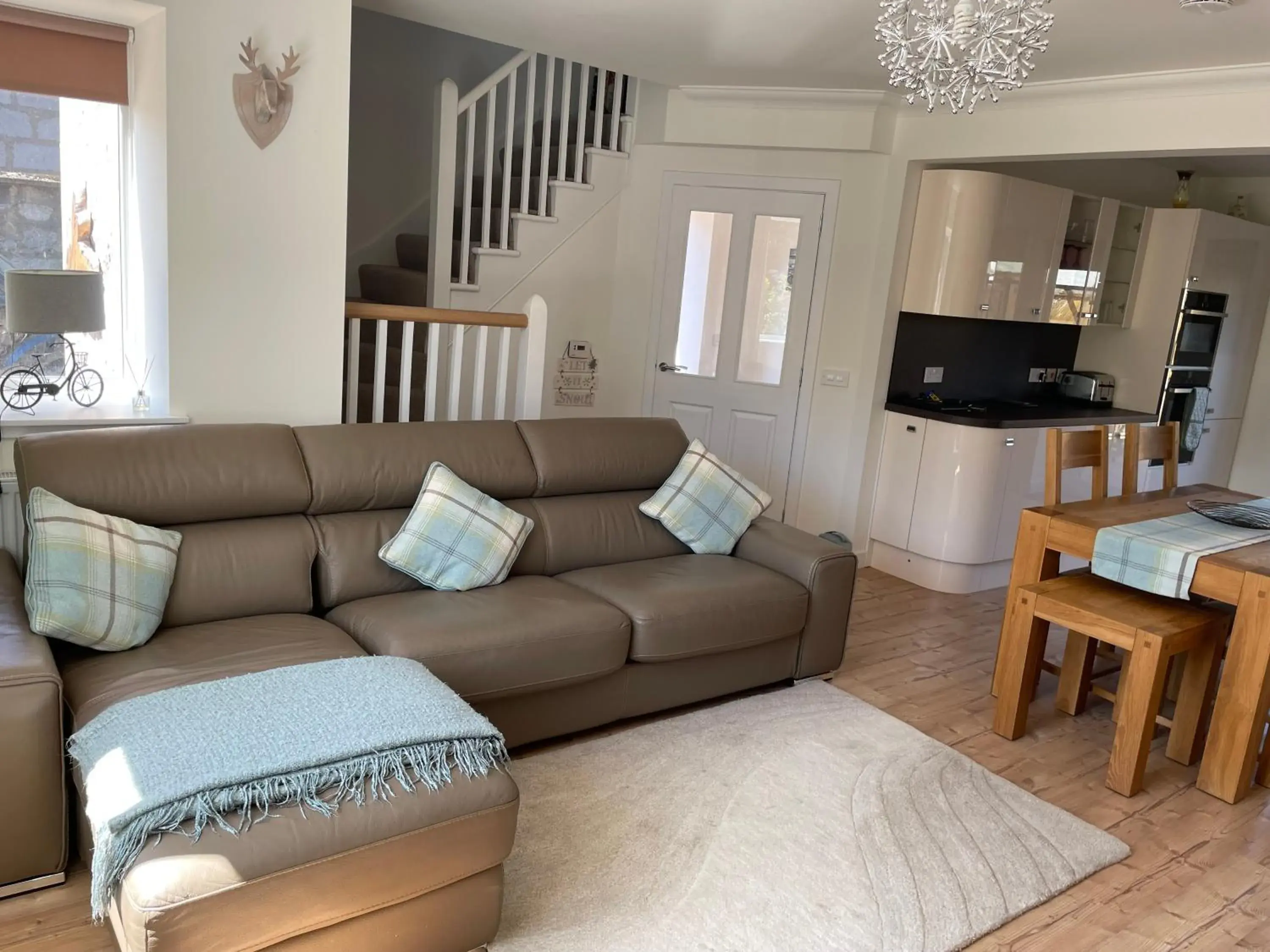 Living room, Seating Area in Hillview Living room, Seating Area in Hillview