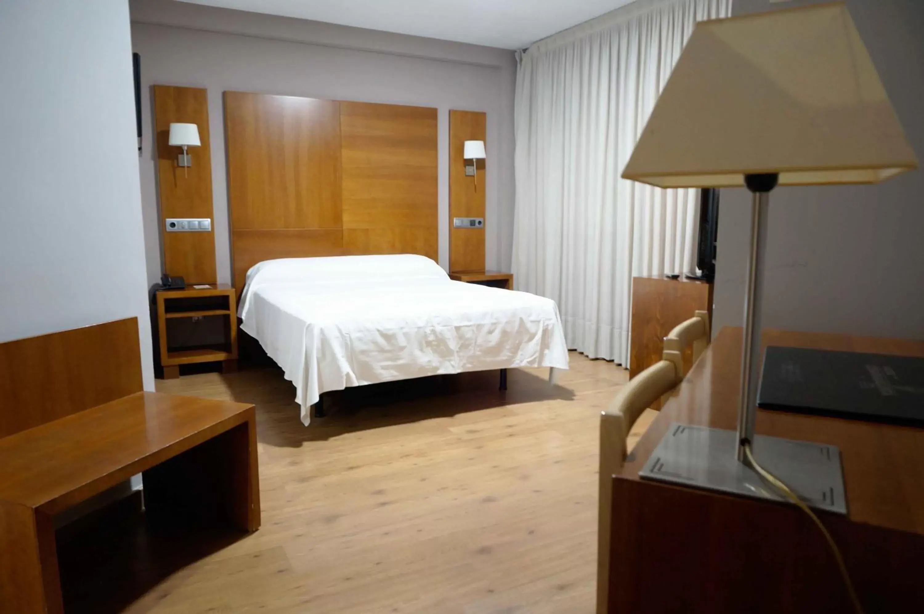 Double or Twin Room in Cesaraugusta Double or Twin Room in Cesaraugusta