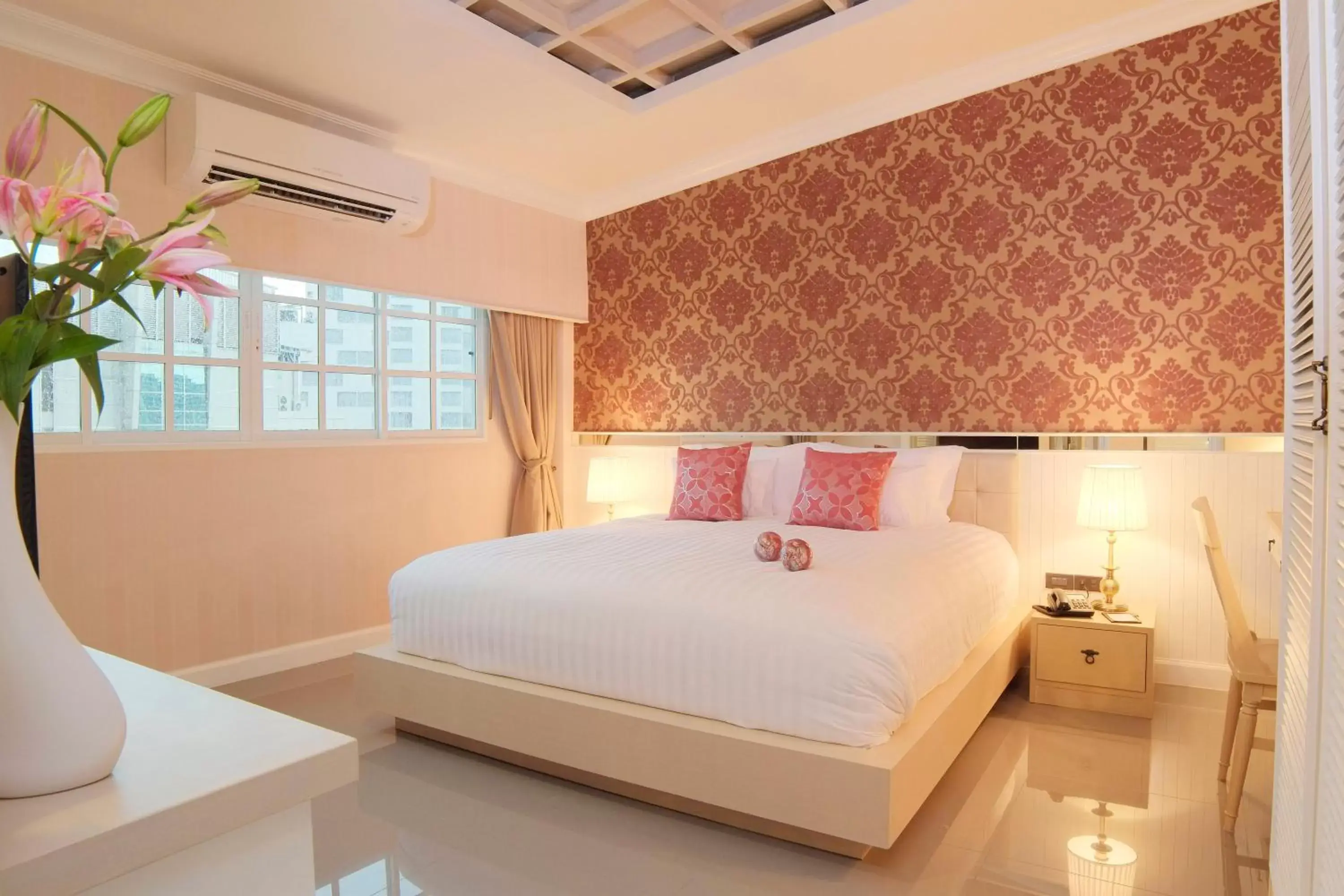 Suite in The Raya Surawong Bangkok Suite in The Raya Surawong Bangkok