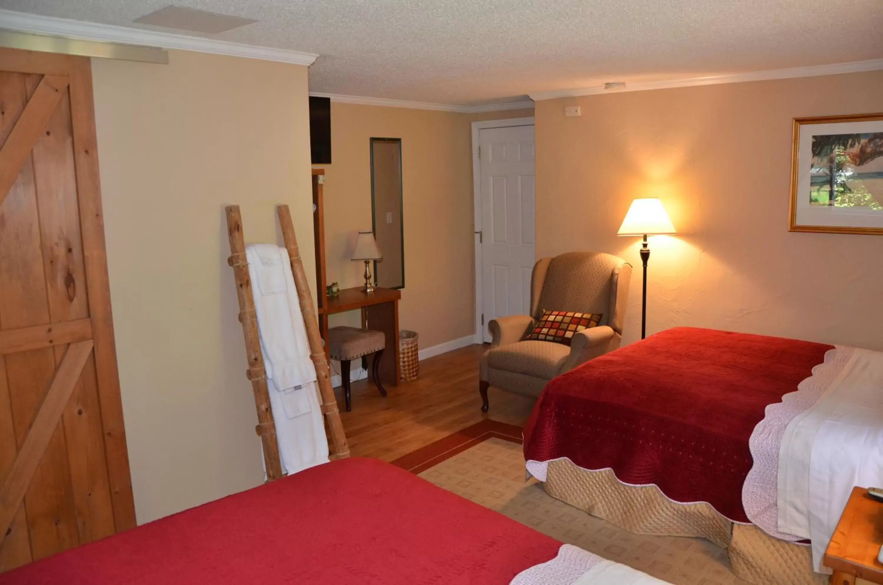 Queen Room with Two Queen Beds in Cornwall Inn Queen Room with Two Queen Beds in Cornwall Inn