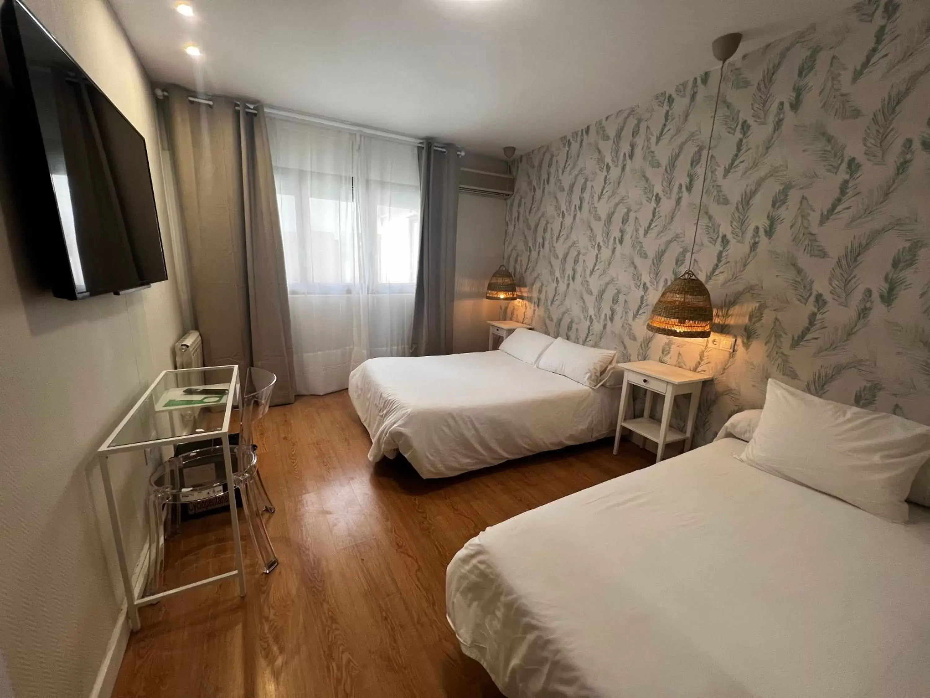 Comfort Triple Room in Hotel Plaza Mayor Comfort Triple Room in Hotel Plaza Mayor