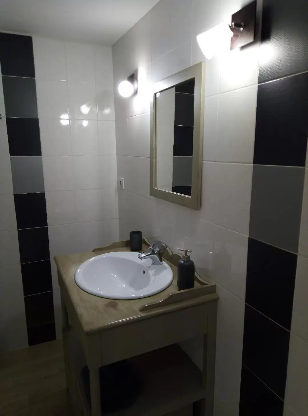 Double Room with Private Bathroom in Chambre d'Hôtes La Bardinière Double Room with Private Bathroom in Chambre d'Hôtes La Bardinière