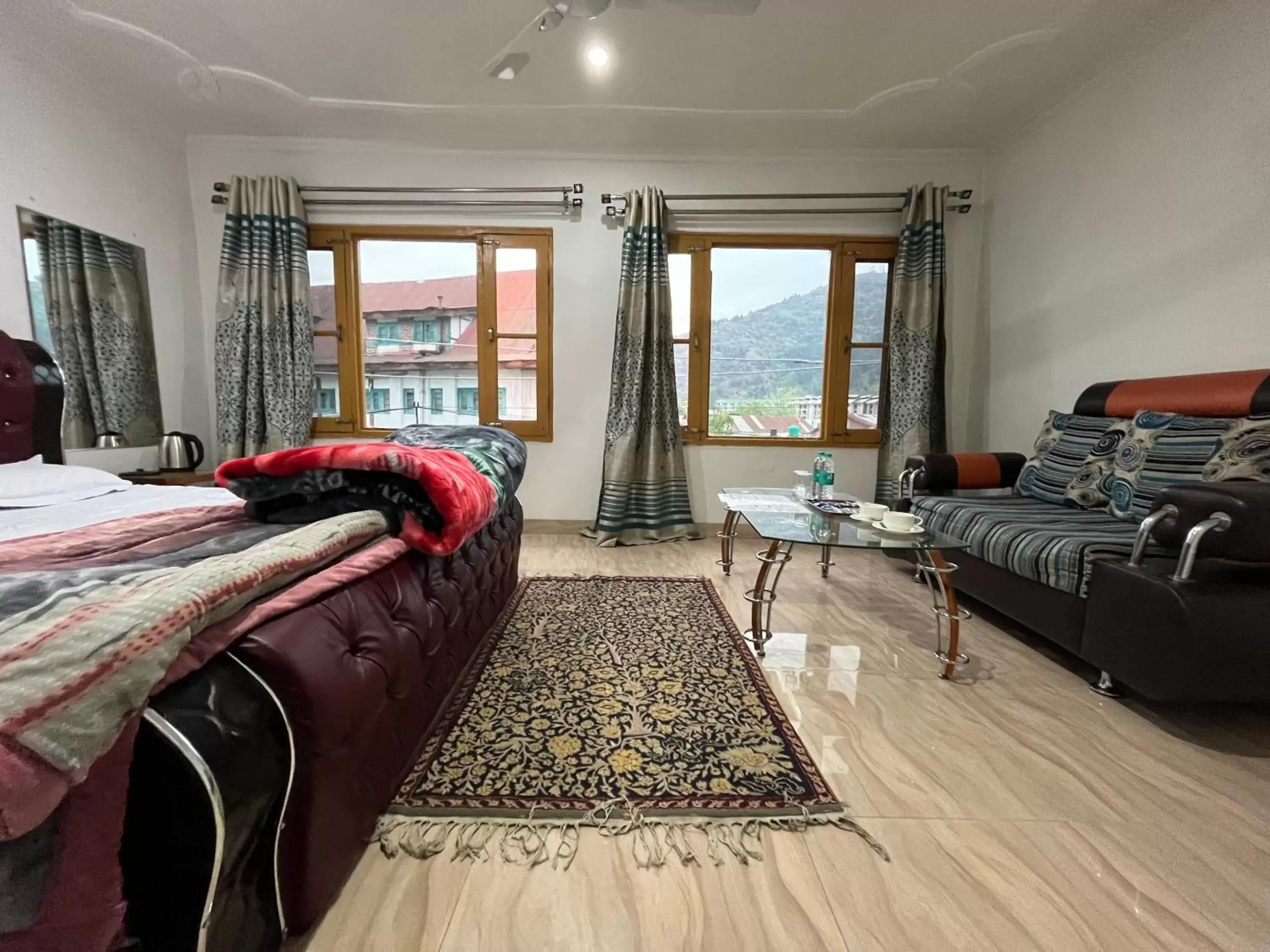 King Room with Lake View - single occupancy in Hotel Crescent King Room with Lake View - single occupancy in Hotel Crescent