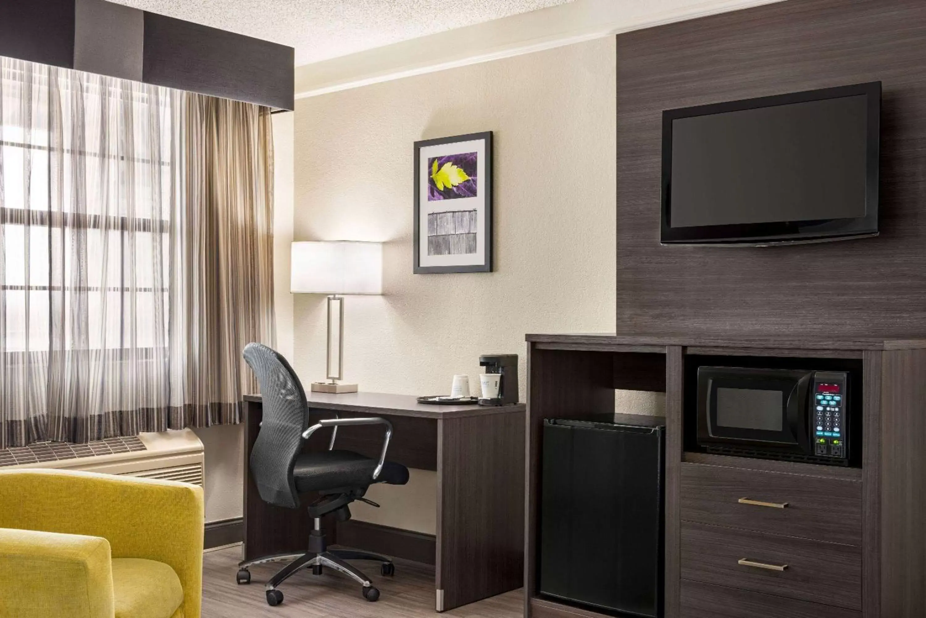 Family Suite with One King and Two Double Beds in La Quinta Inn by Wyndham San Antonio I-35 N at Toepperwein Family Suite with One King and Two Double Beds in La Quinta Inn by Wyndham San Antonio I-35 N at Toepperwein