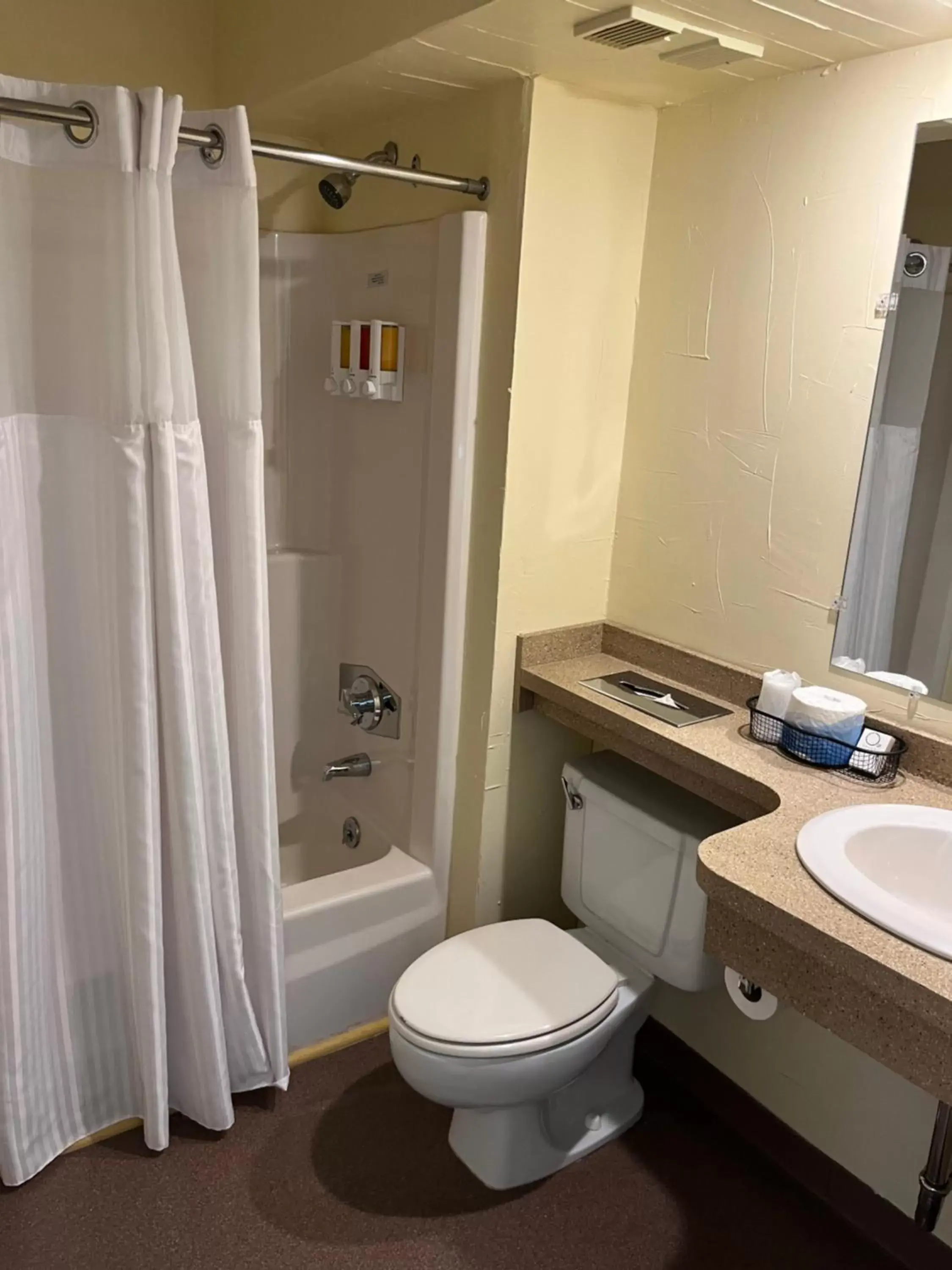 Family Room in Lodge at Bromley Family Room in Lodge at Bromley