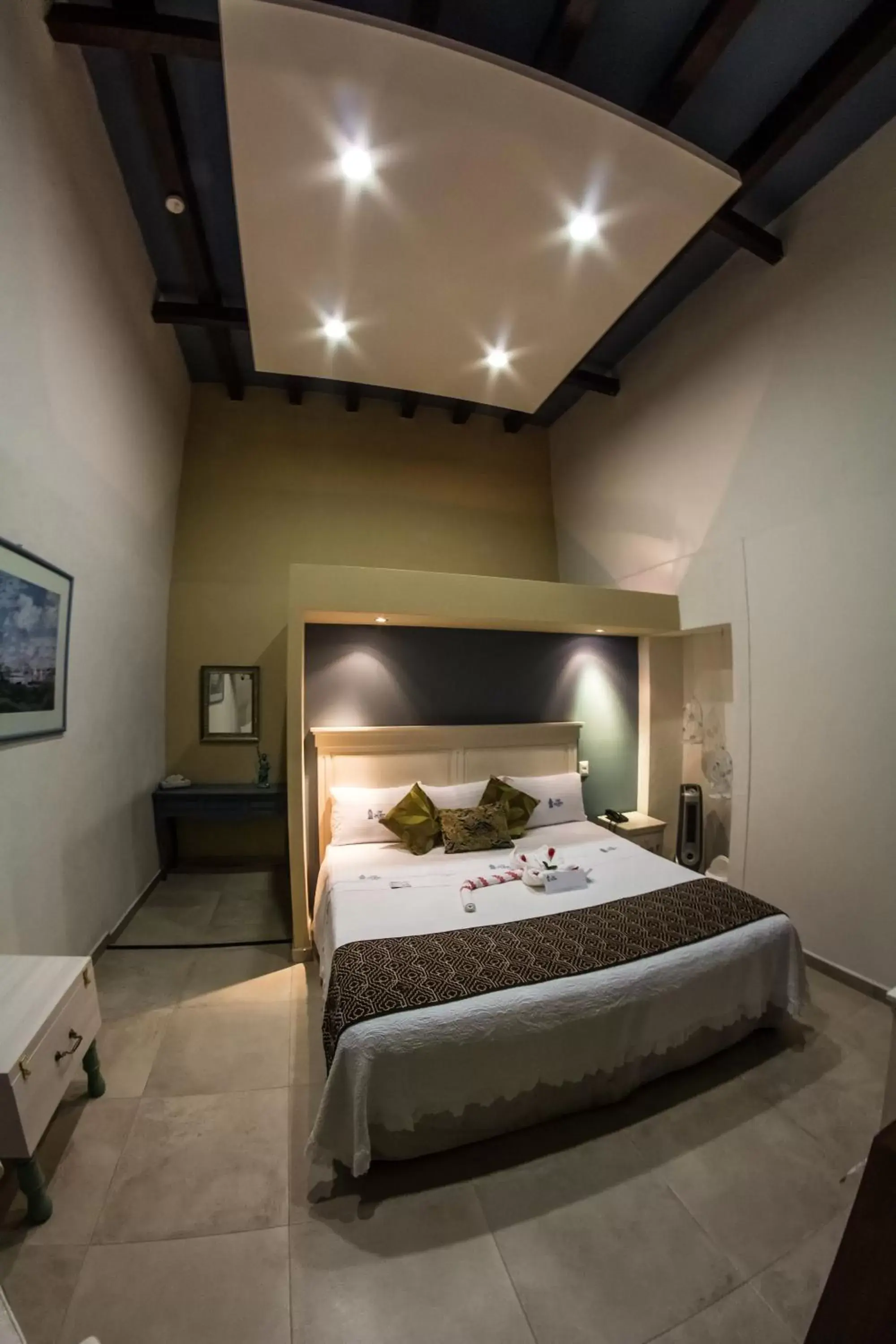 Deluxe King Room - single occupancy in Casa Jose Maria Deluxe King Room - single occupancy in Casa Jose Maria