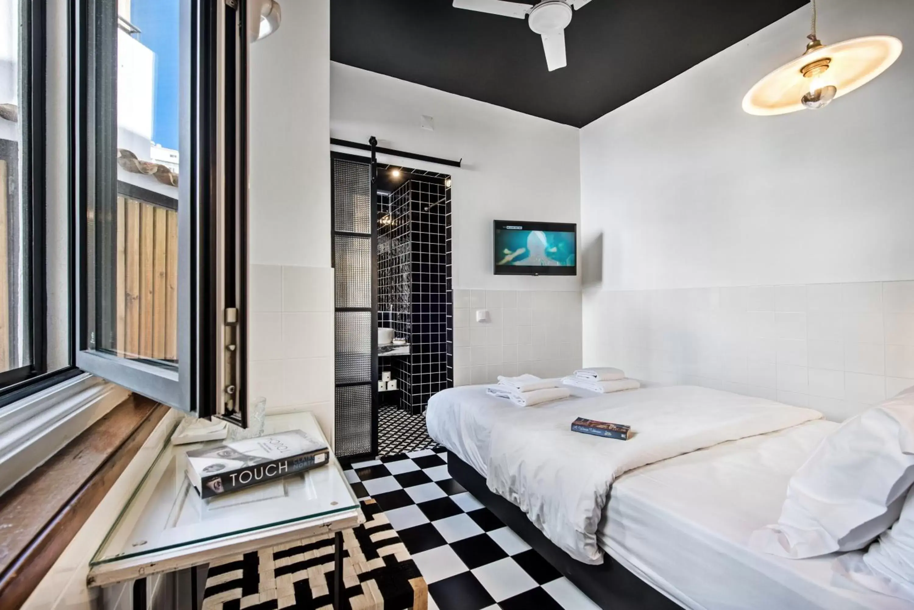 Budget Double Room in Lemon Tree Stay Budget Double Room in Lemon Tree Stay