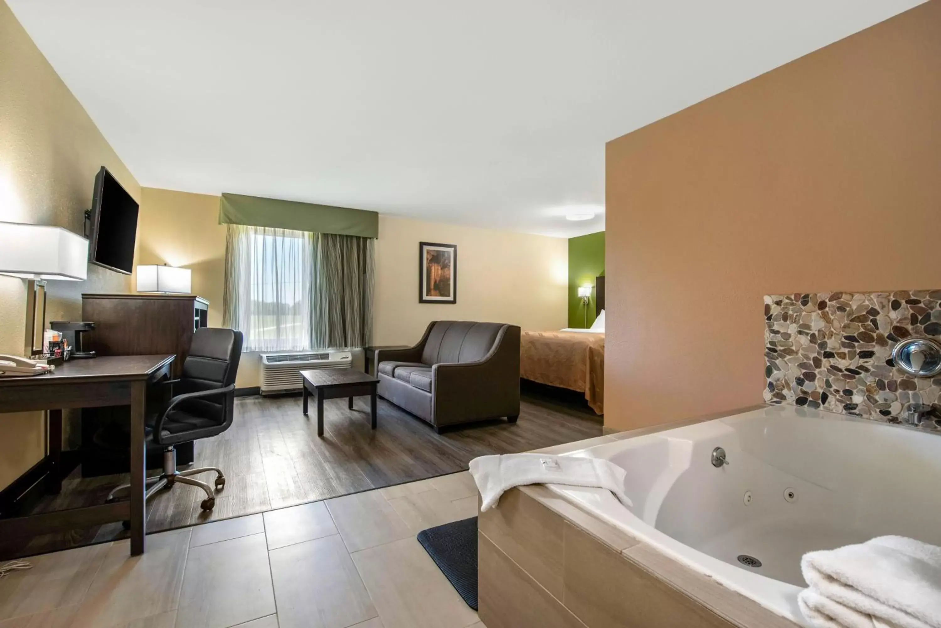King Suite with Jacuzzi - Non-Smoking in Quality Inn & Suites Brandenburg - Fort Knox King Suite with Jacuzzi - Non-Smoking in Quality Inn & Suites Brandenburg - Fort Knox