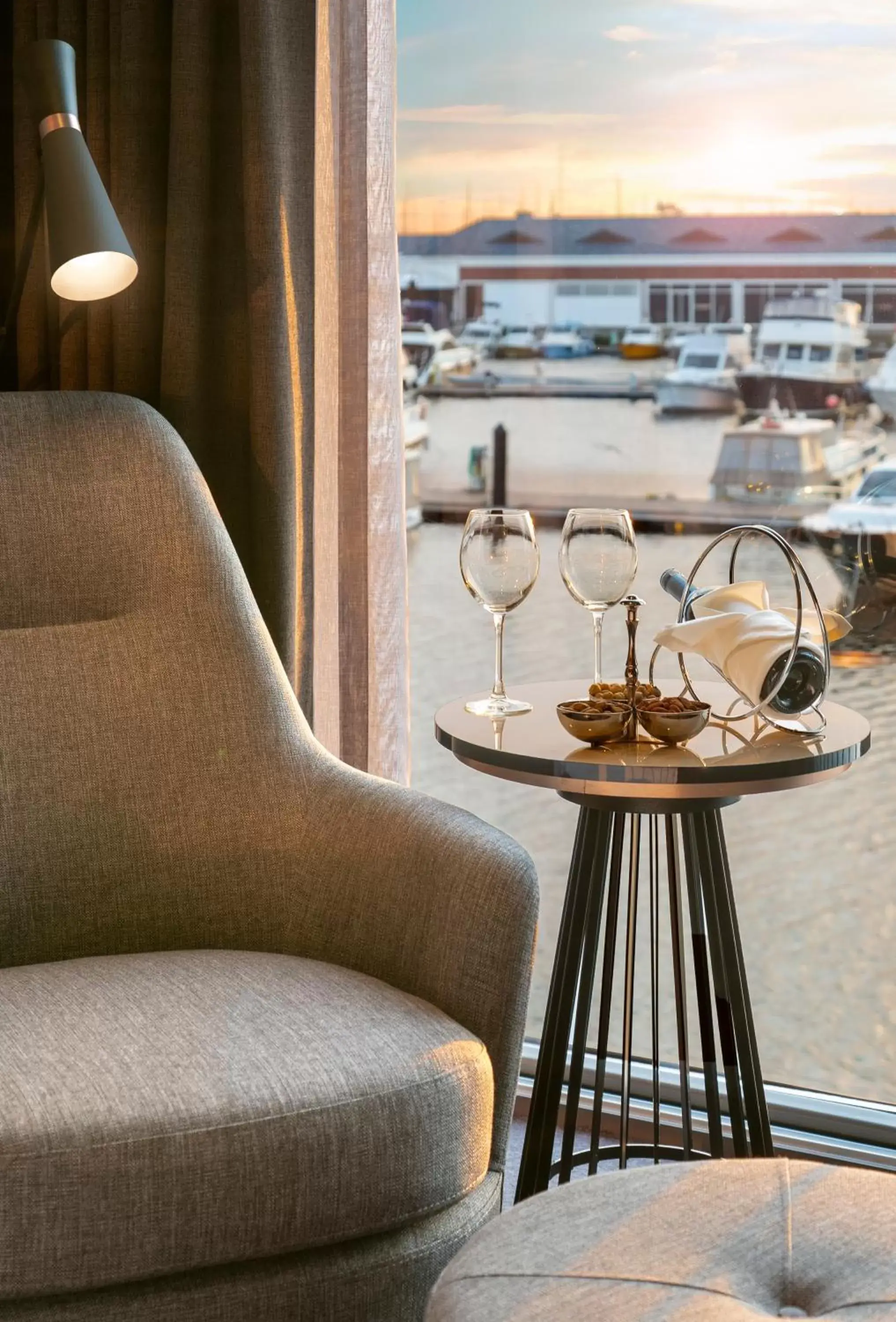 Standard King Room with Sea View in Crowne Plaza - Istanbul Tuzla Viaport Marina by IHG Standard King Room with Sea View in Crowne Plaza - Istanbul Tuzla Viaport Marina by IHG