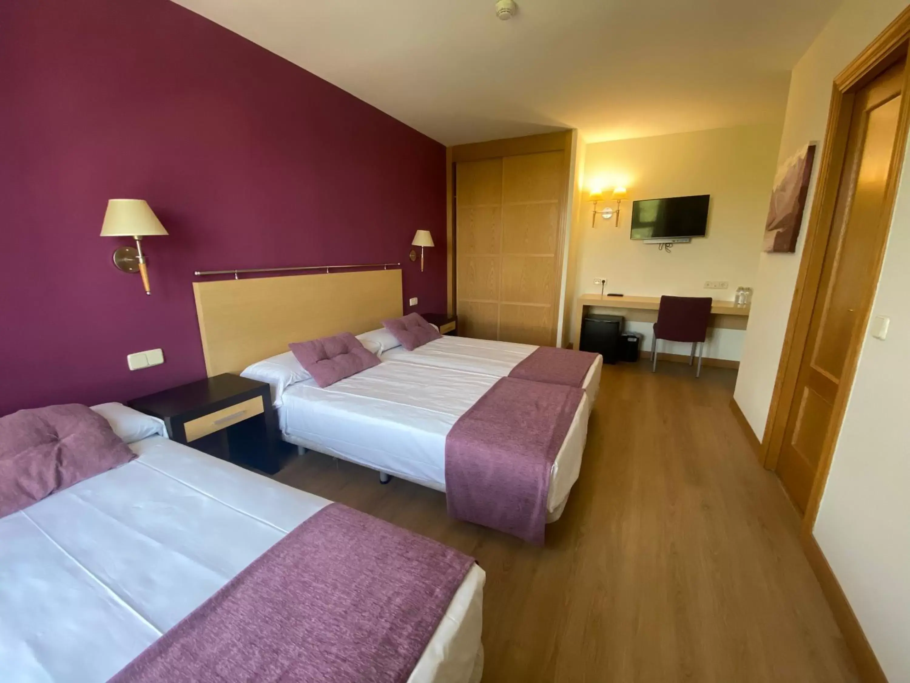 Standard Triple Room in Hotel Equo Aranjuez Standard Triple Room in Hotel Equo Aranjuez