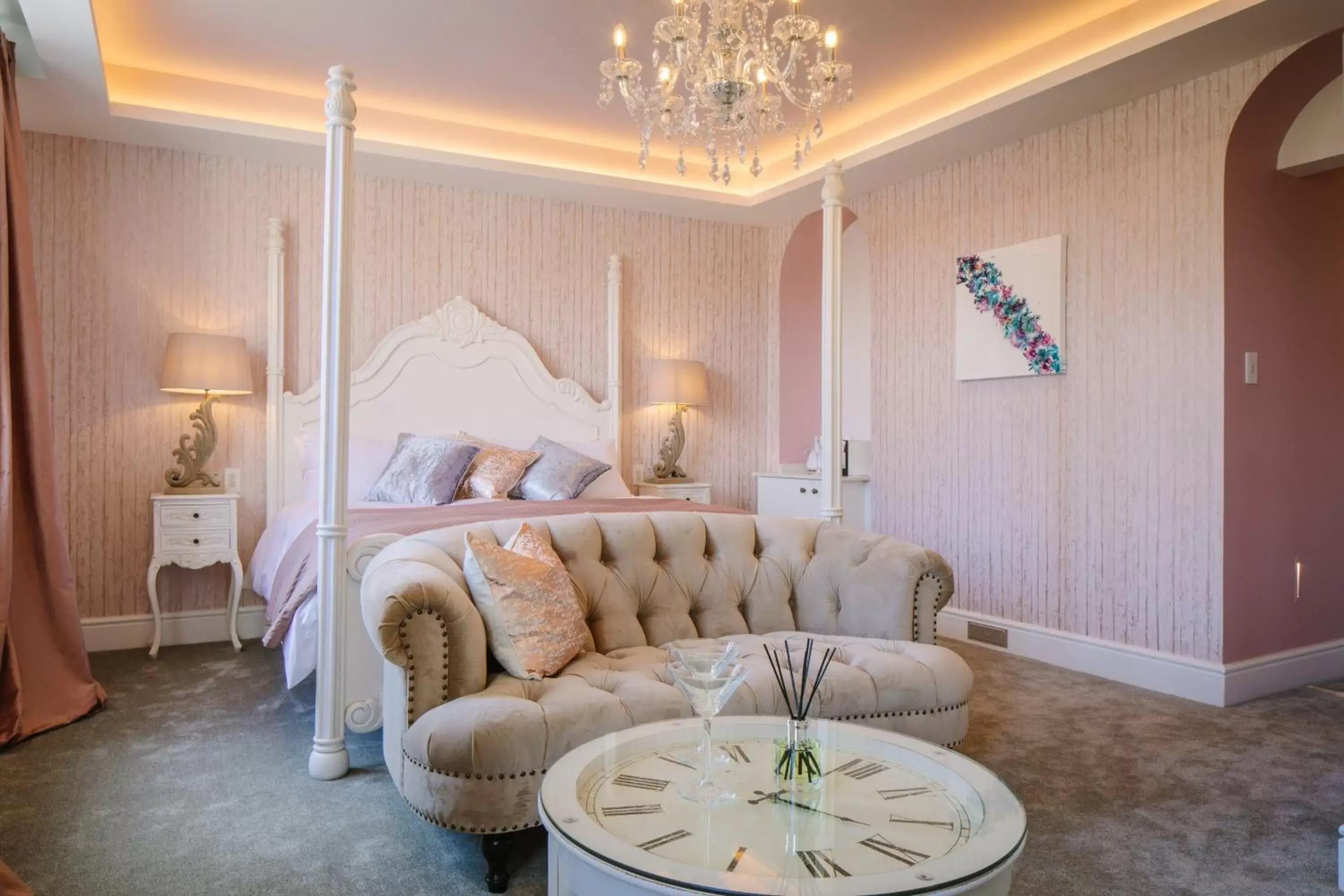 Deluxe King Suite in Absoluxe Suites Deluxe King Suite in Absoluxe Suites