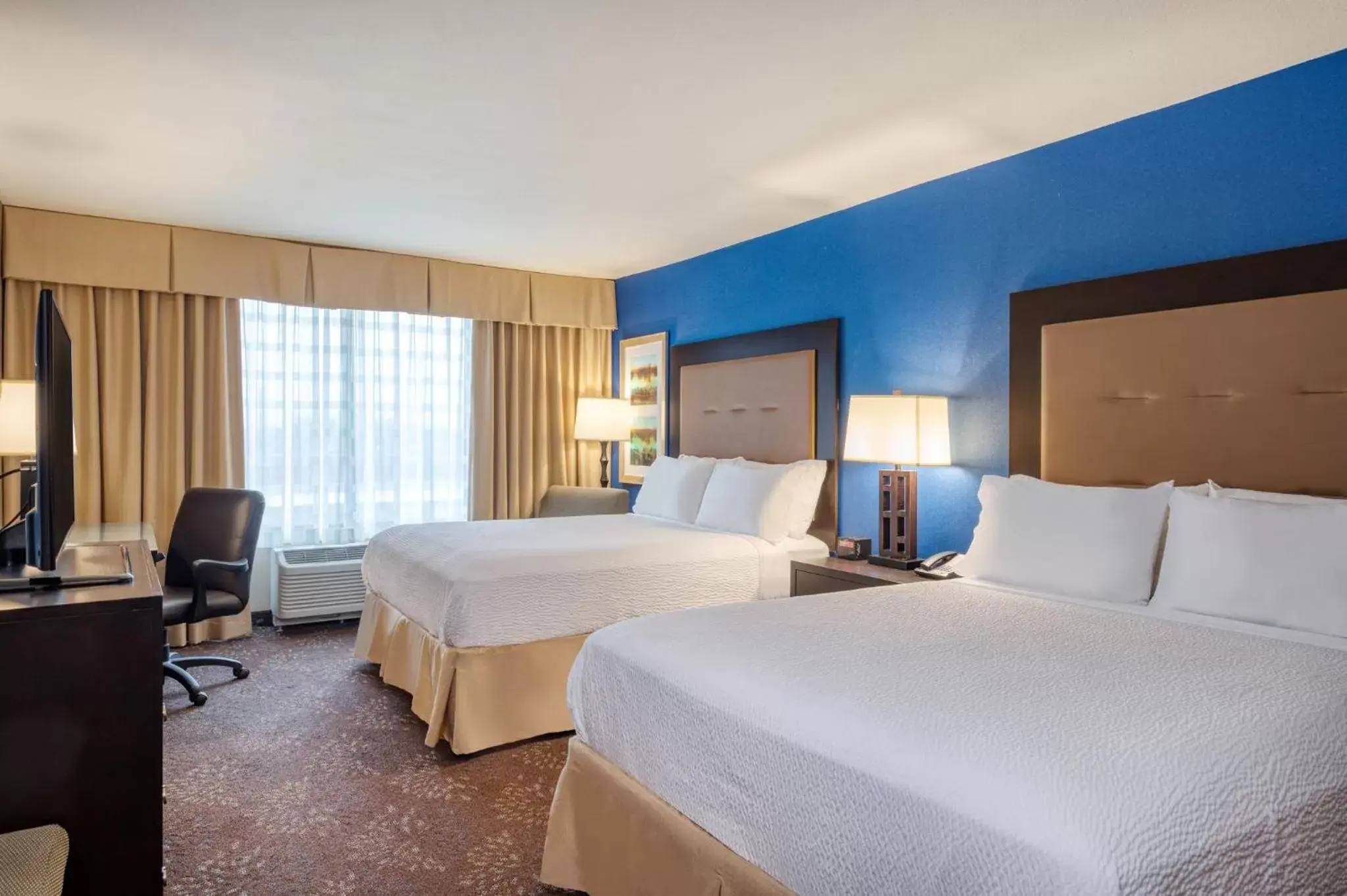 Standard Queen Room with Two Queen Beds in Holiday Inn - Terre Haute by IHG Standard Queen Room with Two Queen Beds in Holiday Inn - Terre Haute by IHG