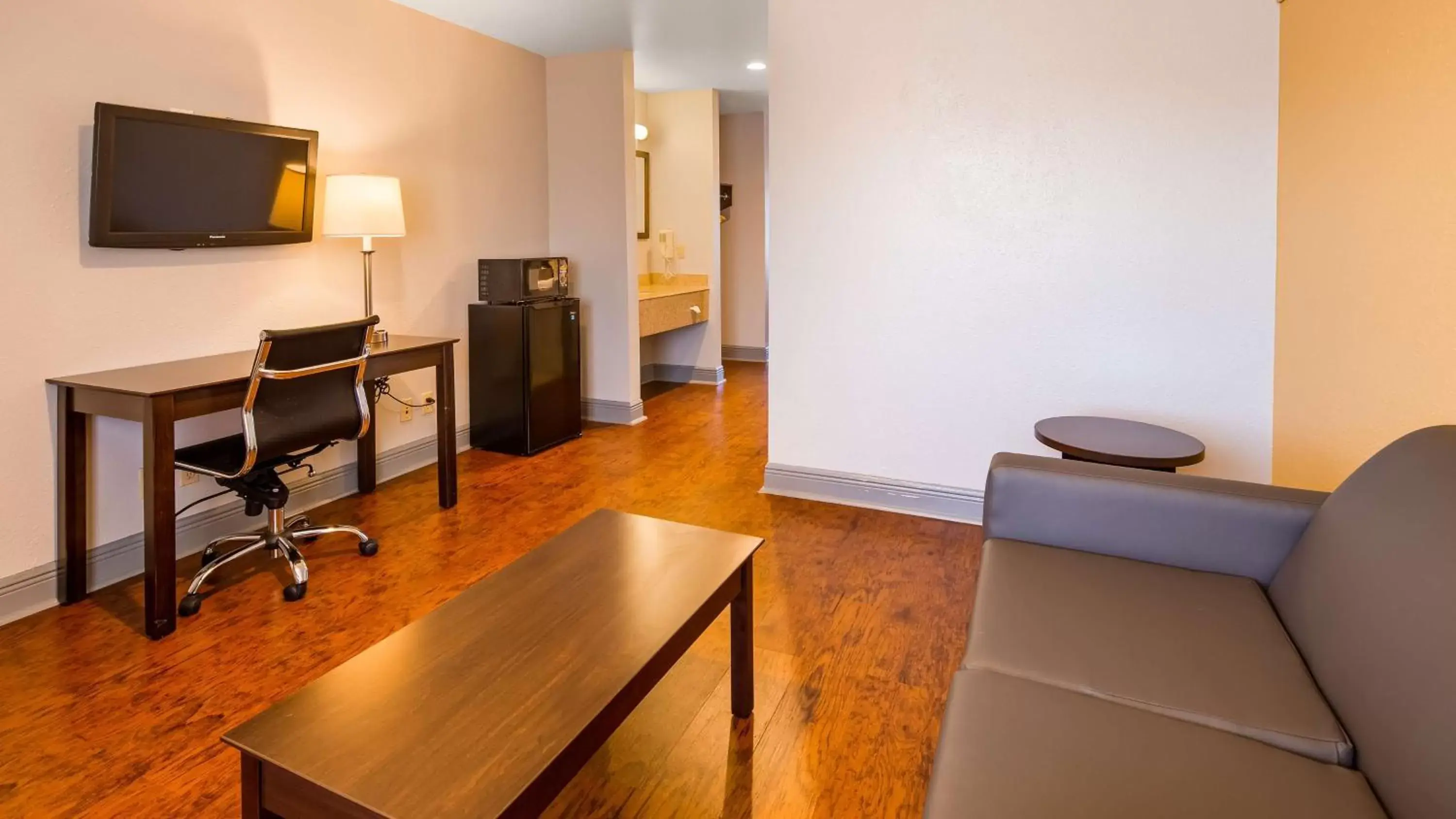 Queen Suite in SureStay Plus Hotel by Best Western Hammond Queen Suite in SureStay Plus Hotel by Best Western Hammond