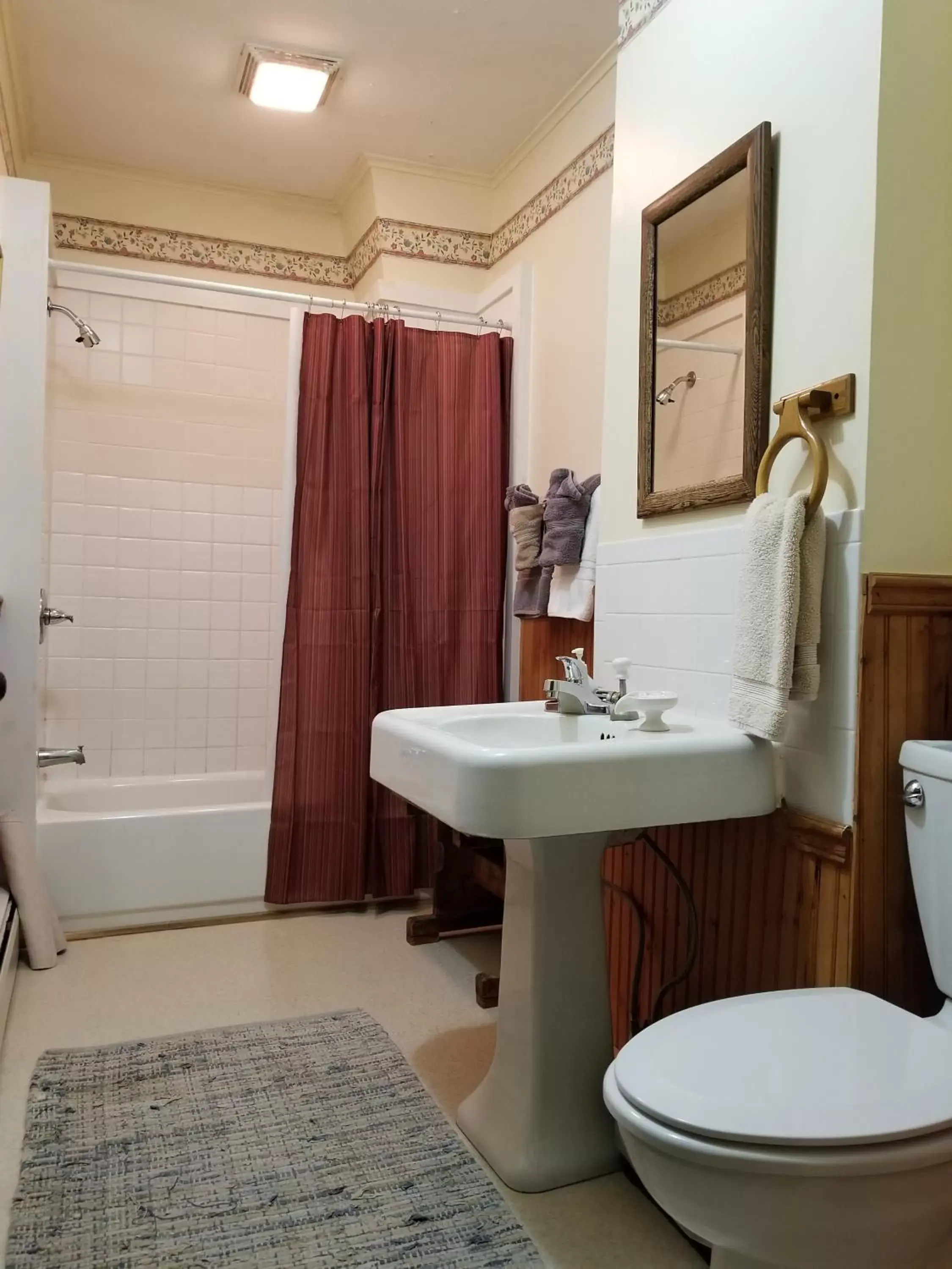 Standard Double Room with Shared Bathroom in Trails End Inn Standard Double Room with Shared Bathroom in Trails End Inn