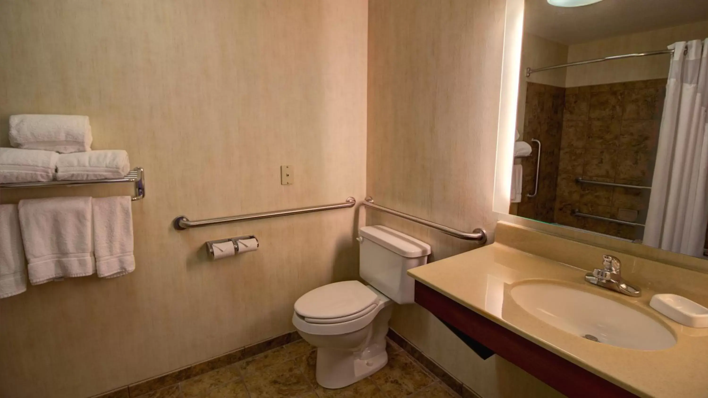 Standard Queen Room with Two Queen Beds and Tub - Communications Accessible in Holiday Inn Express & Suites Sioux Center by IHG Standard Queen Room with Two Queen Beds and Tub - Communications Accessible in Holiday Inn Express & Suites Sioux Center by IHG