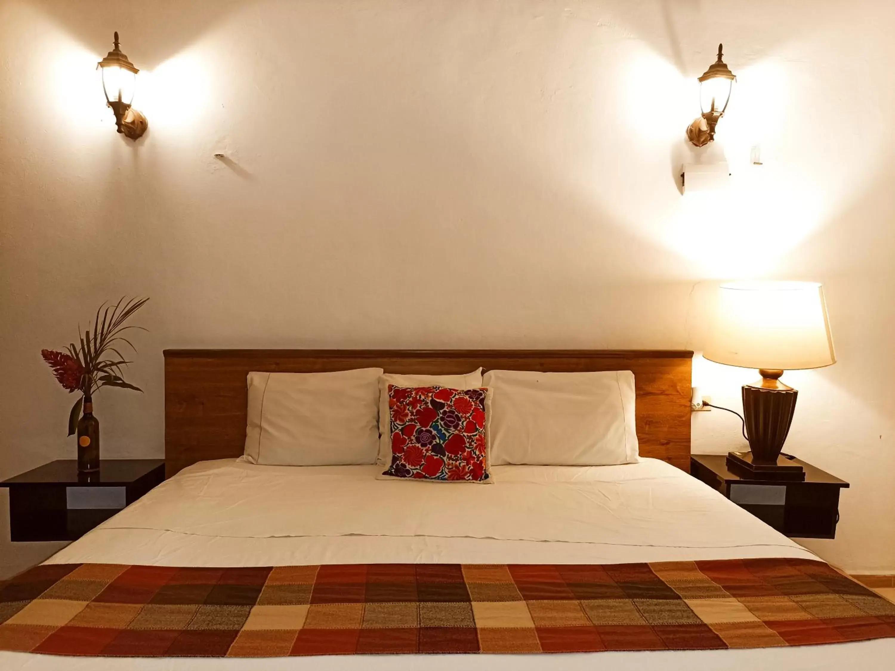 Queen Room in Casa De Los Pájaros - B&B Queen Room in Casa De Los Pájaros - B&B