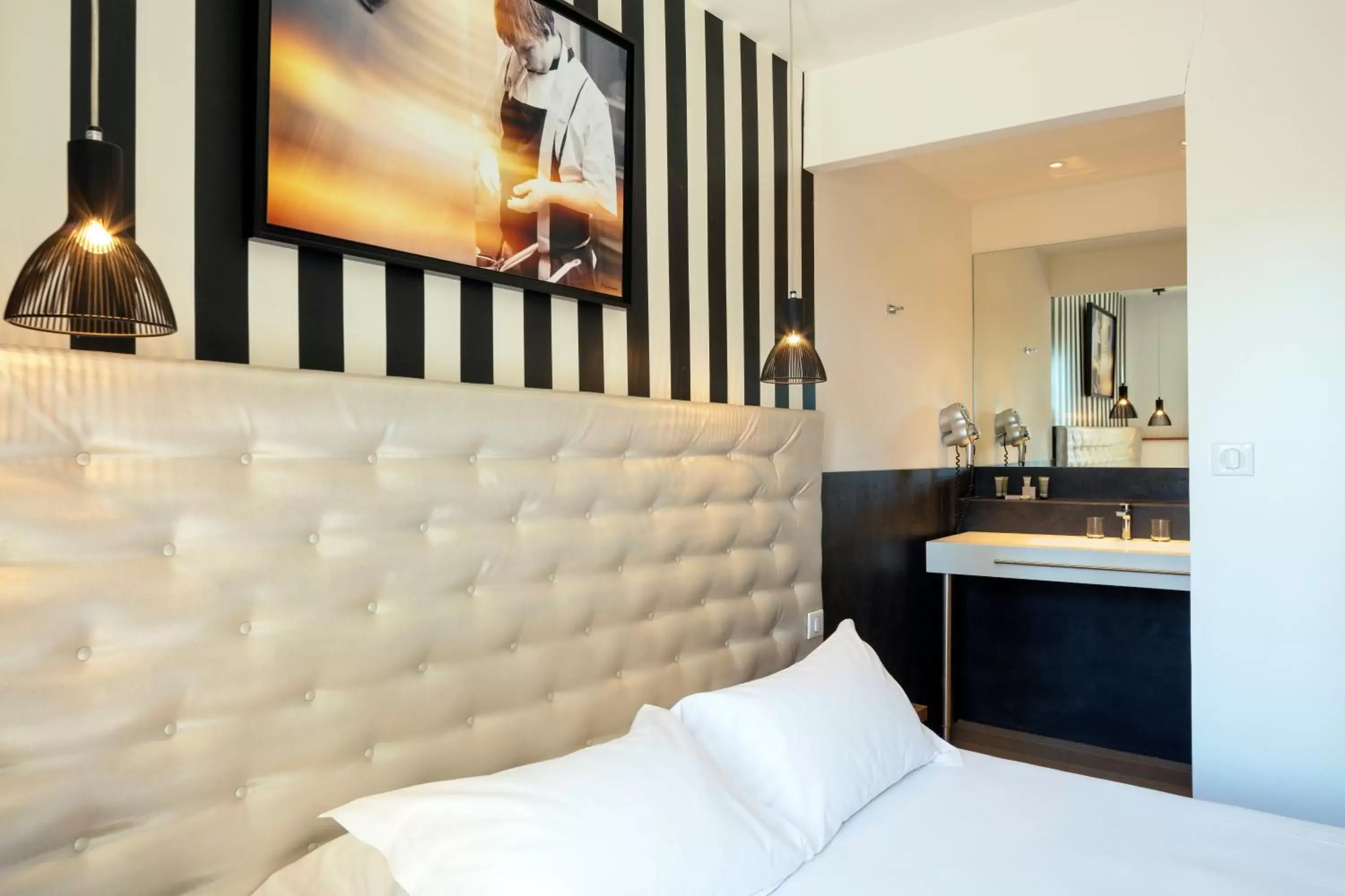 Superior Double Room with Terrace in Le Pré du Moulin - Maison Alonso - Hôtel & Restaurant Superior Double Room with Terrace in Le Pré du Moulin - Maison Alonso - Hôtel & Restaurant