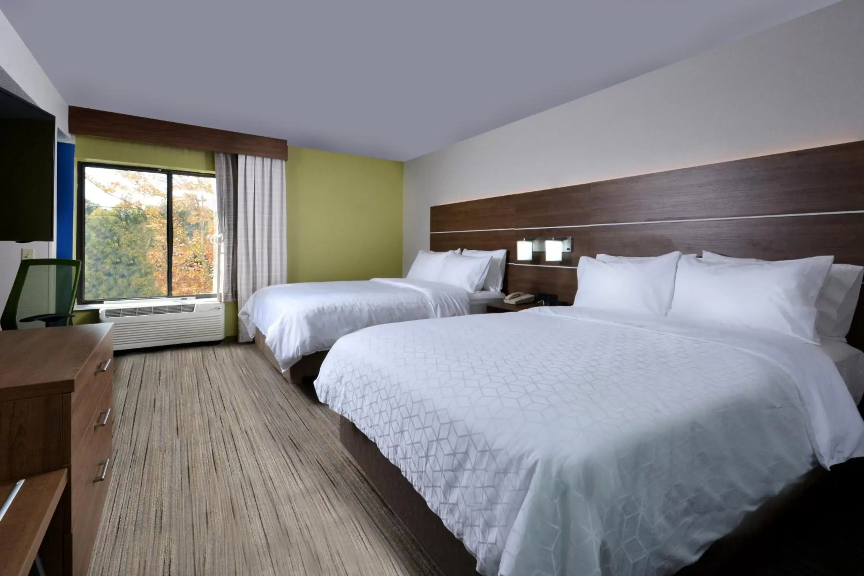 Standard Queen Room with Two Queen Beds - Communications Accessible in Holiday Inn Express Durham by IHG Standard Queen Room with Two Queen Beds - Communications Accessible in Holiday Inn Express Durham by IHG