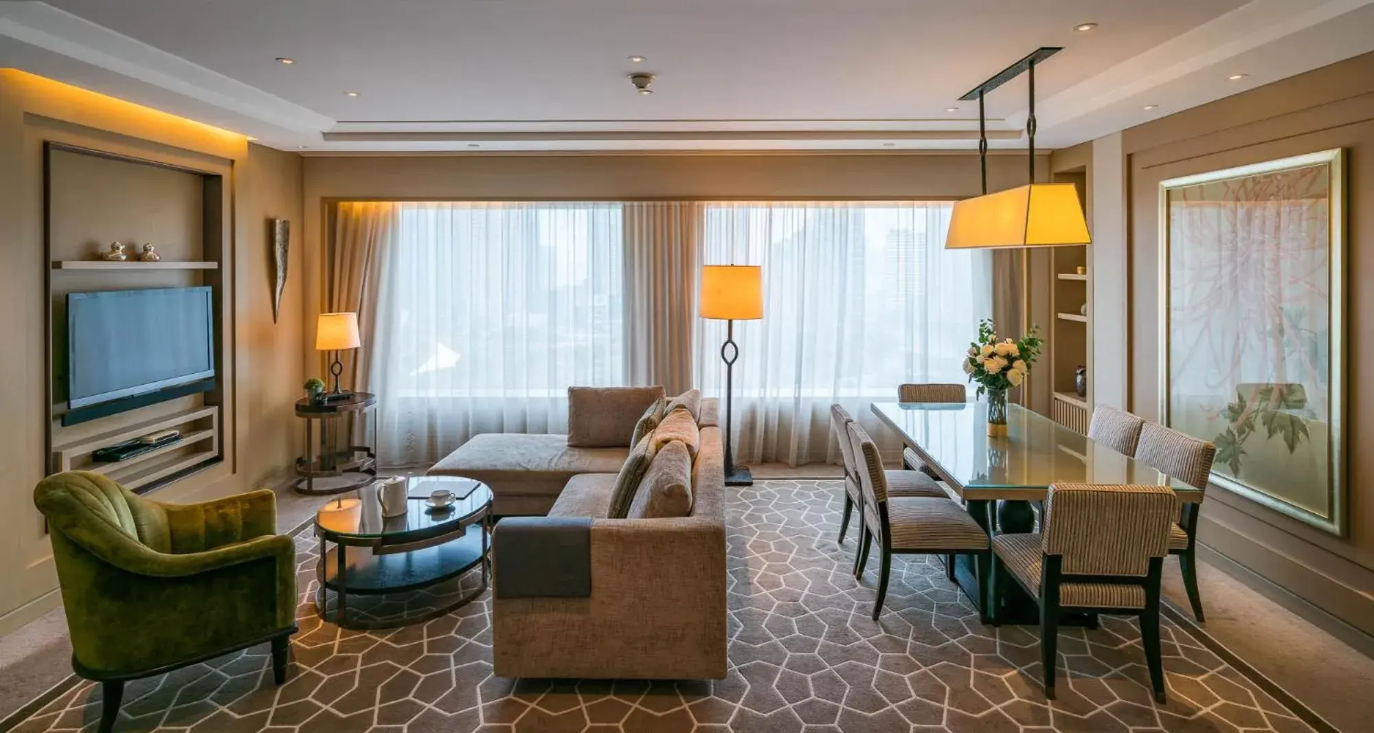 Three-Bedroom Suite in IFC Residence Three-Bedroom Suite in IFC Residence