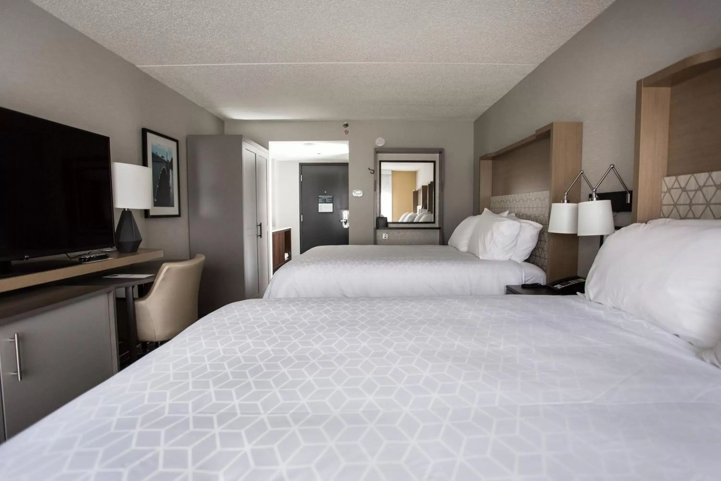 Deluxe Double Room with Two Double Beds - Hearing Accessible/Non-Smoking in Holiday Inn Grand Rapids Downtown by IHG Deluxe Double Room with Two Double Beds - Hearing Accessible/Non-Smoking in Holiday Inn Grand Rapids Downtown by IHG