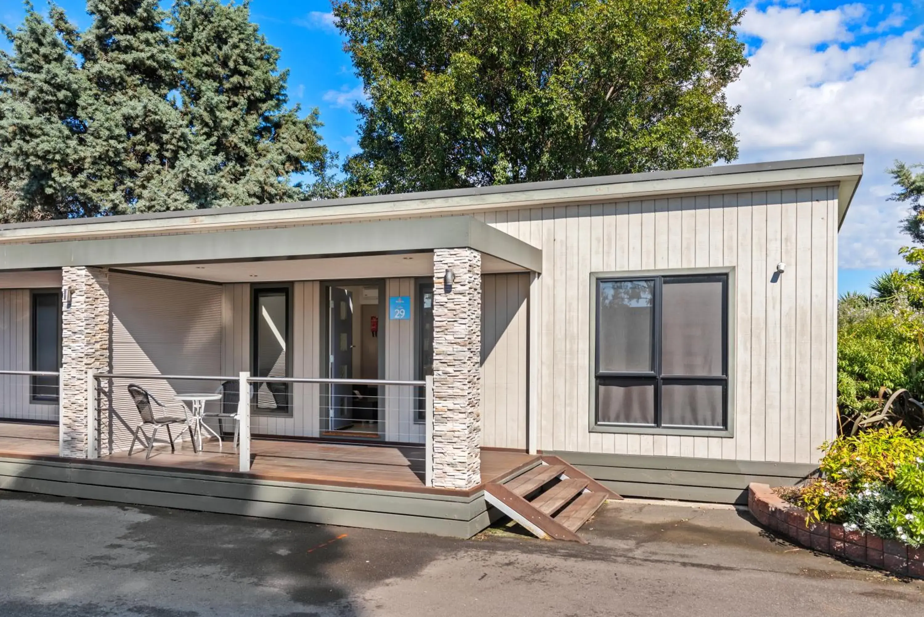 Deluxe 1 Bedroom Cabin in Discovery Parks - Melbourne Deluxe 1 Bedroom Cabin in Discovery Parks - Melbourne