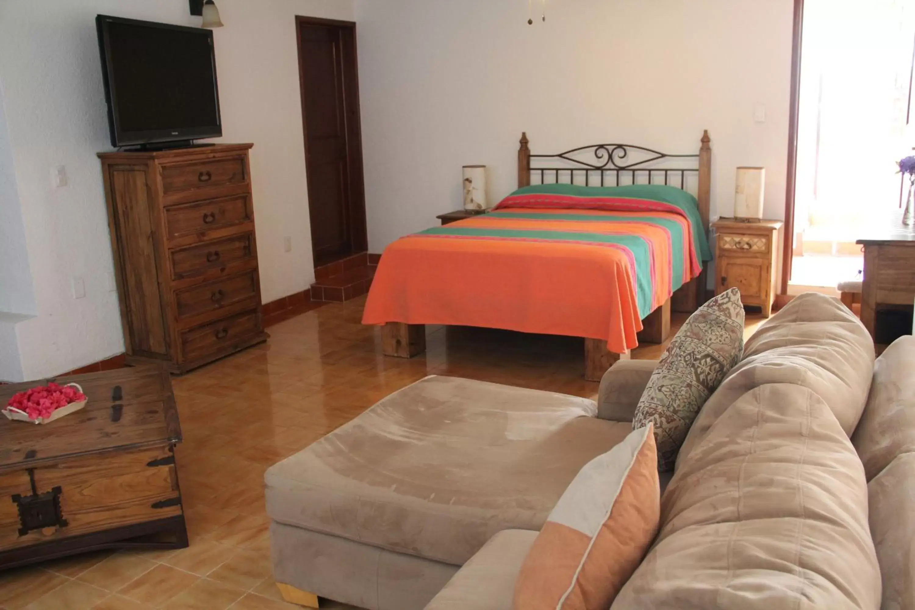 Deluxe King Suite in Hotel La Villa Real Deluxe King Suite in Hotel La Villa Real