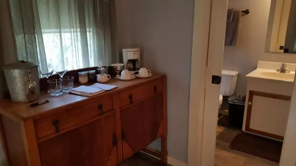 Deluxe Queen Room with Fireplace and Spa Bath in Full Moon Inn Deluxe Queen Room with Fireplace and Spa Bath in Full Moon Inn