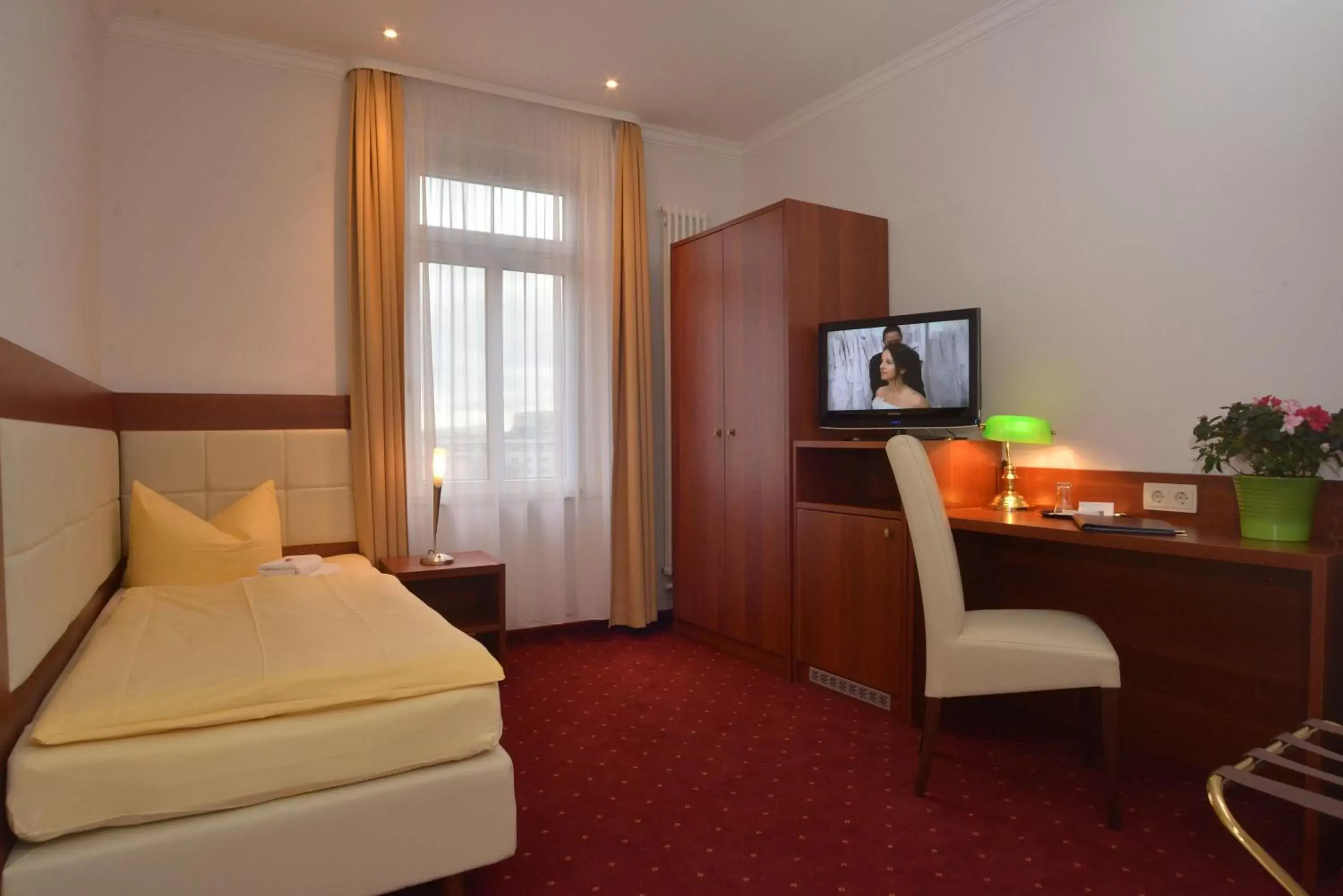 Single Room with Balcony in Hotel via City Leipzig Mitte Single Room with Balcony in Hotel via City Leipzig Mitte