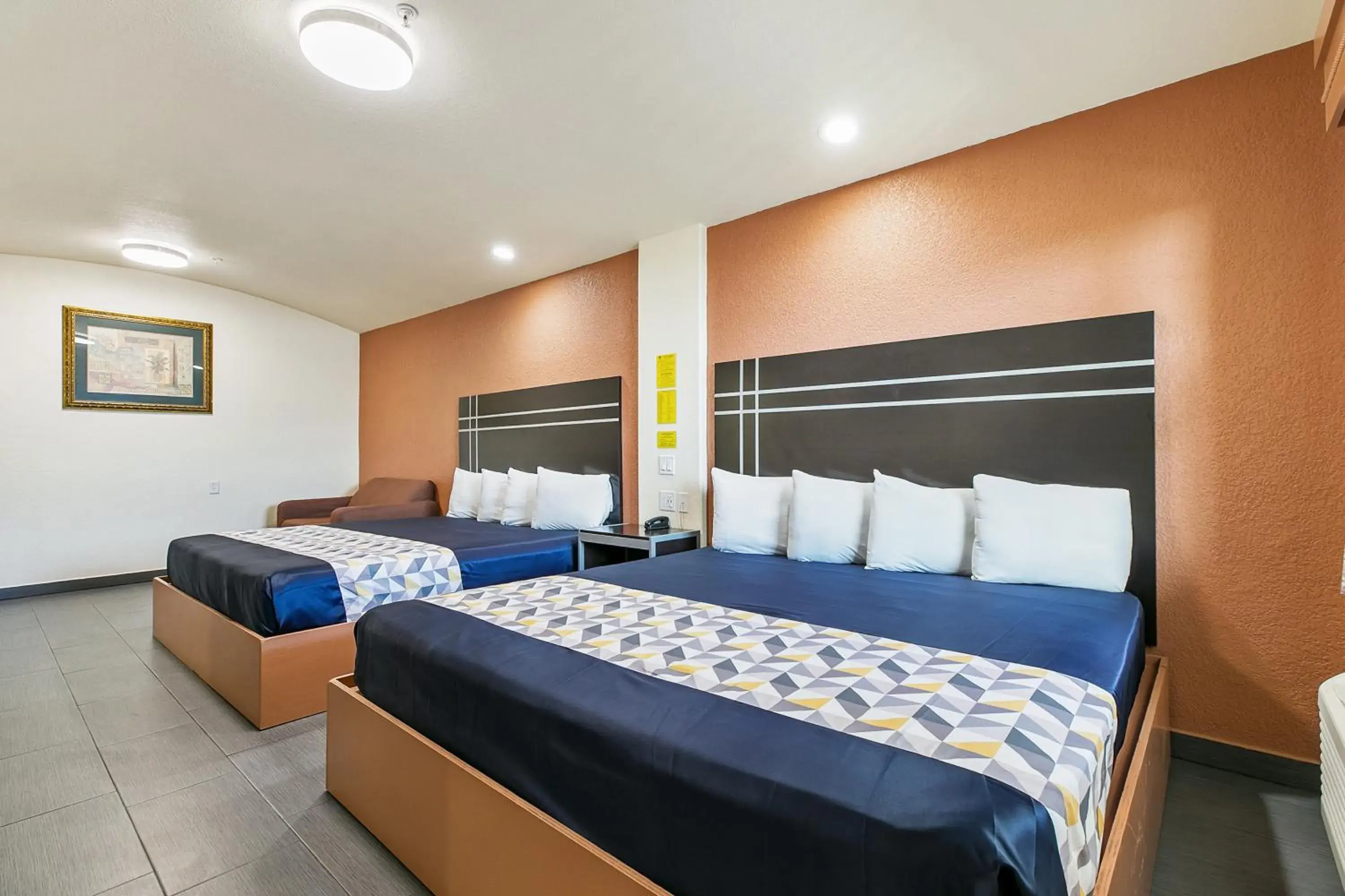 Double King Family Room in Lighthouse Inn Double King Family Room in Lighthouse Inn