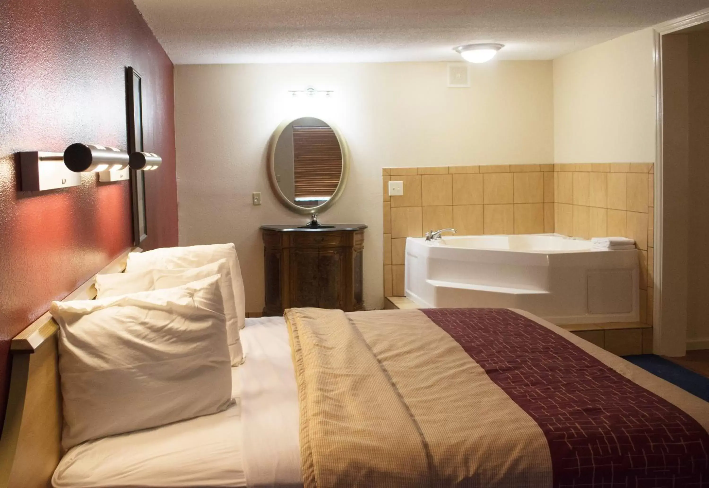 Two Room Suite with One King Bed with Spa Bath Non-Smoking in Red Roof Inn Somerset, KY Two Room Suite with One King Bed with Spa Bath Non-Smoking in Red Roof Inn Somerset, KY