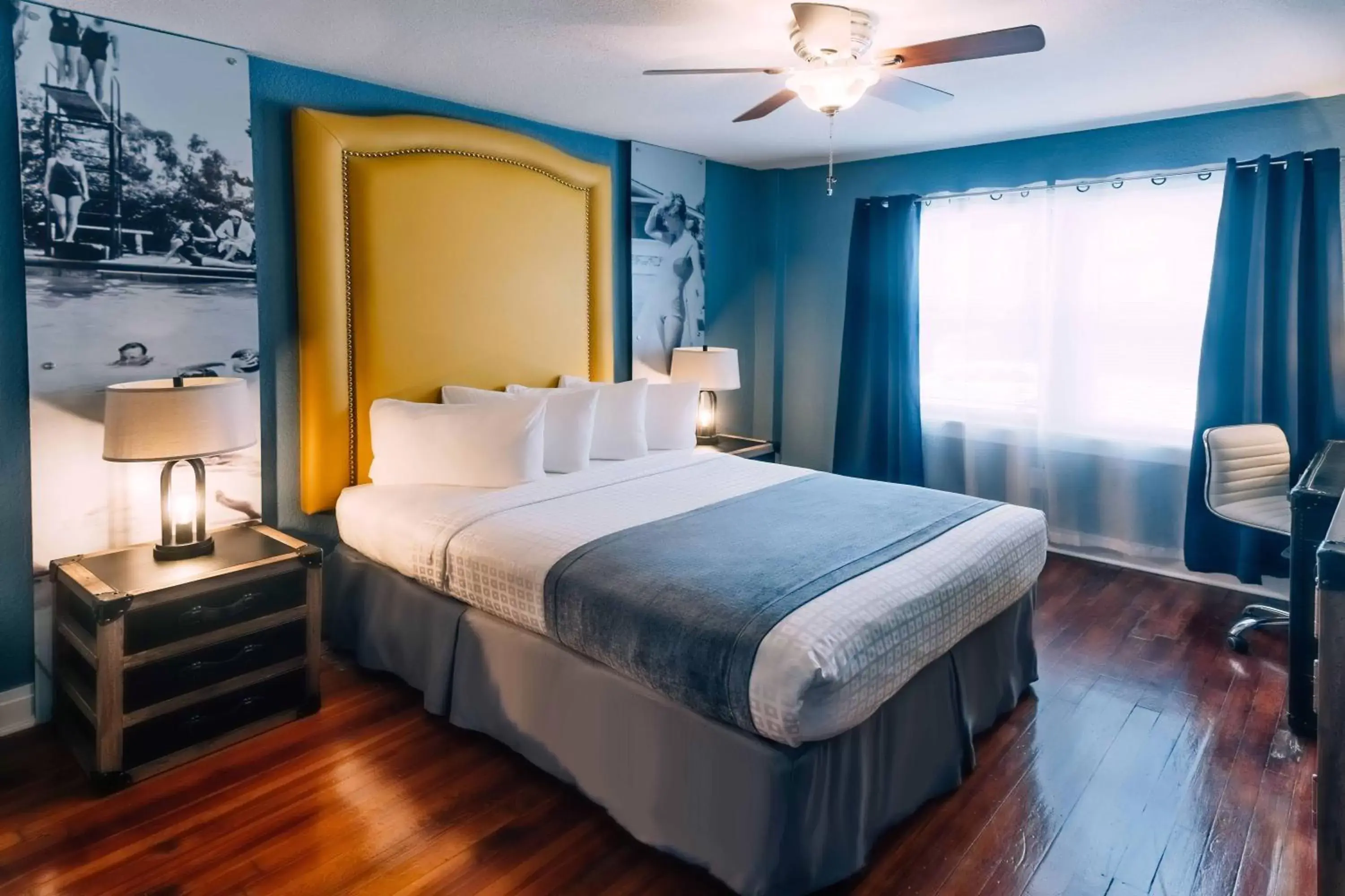 Queen Room in Hollander Hotel - Downtown St. Petersburg Queen Room in Hollander Hotel - Downtown St. Petersburg