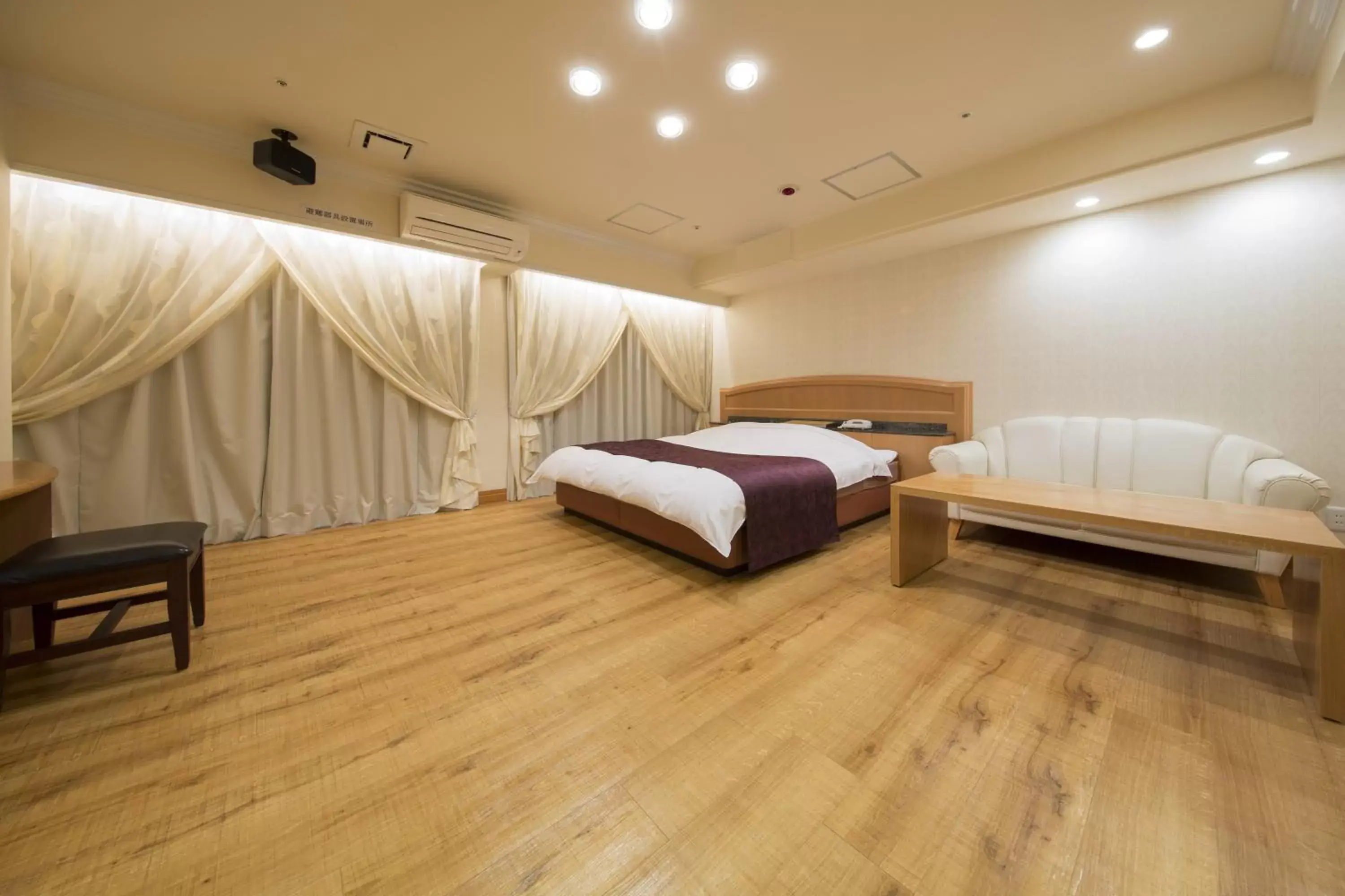 Queen Room in Hotel Alps Queen Room in Hotel Alps