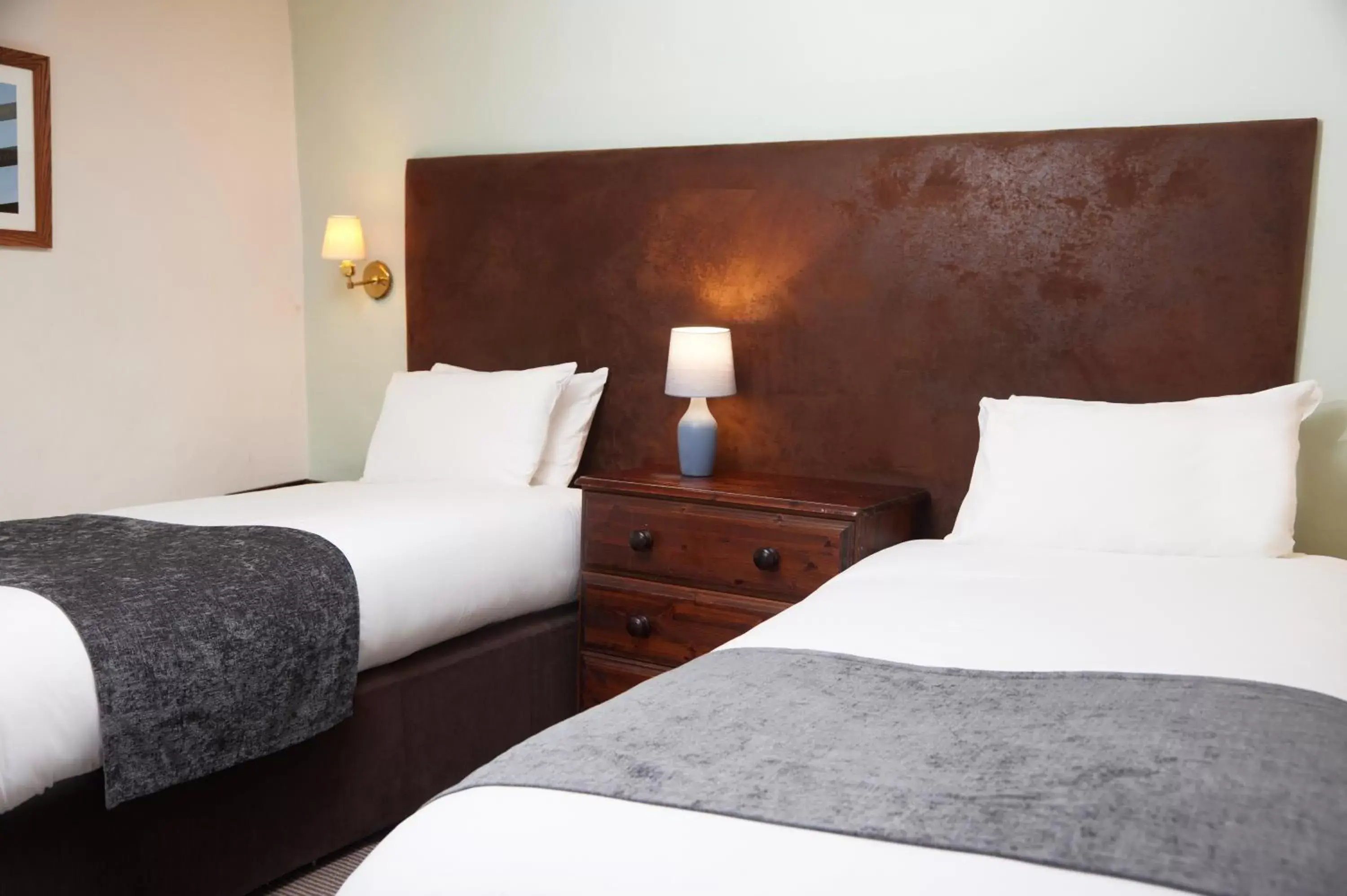 Twin Room in Bull Hotel by Greene King Inns Twin Room in Bull Hotel by Greene King Inns