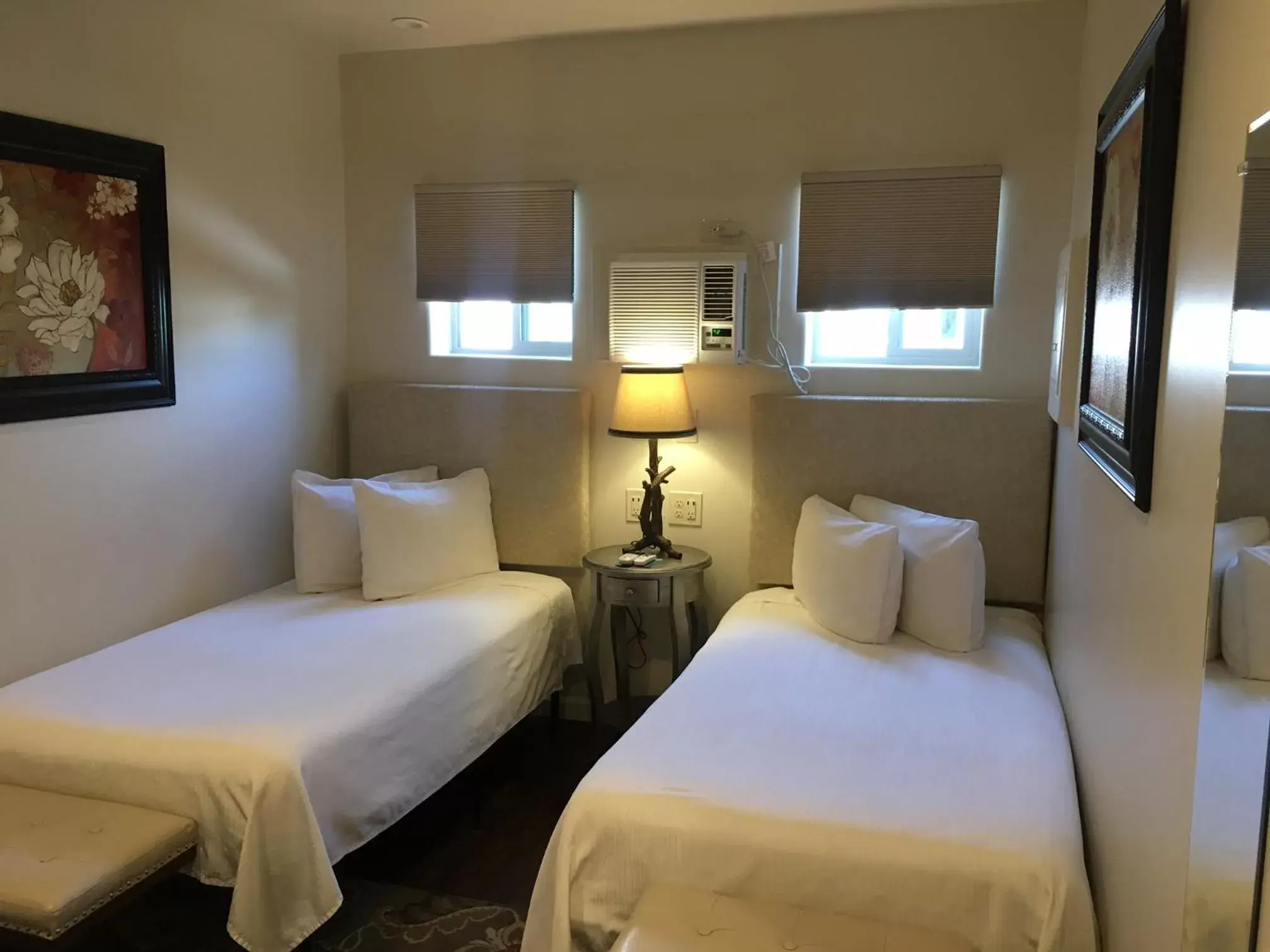 Twin Room in Iron Horse Inn Twin Room in Iron Horse Inn