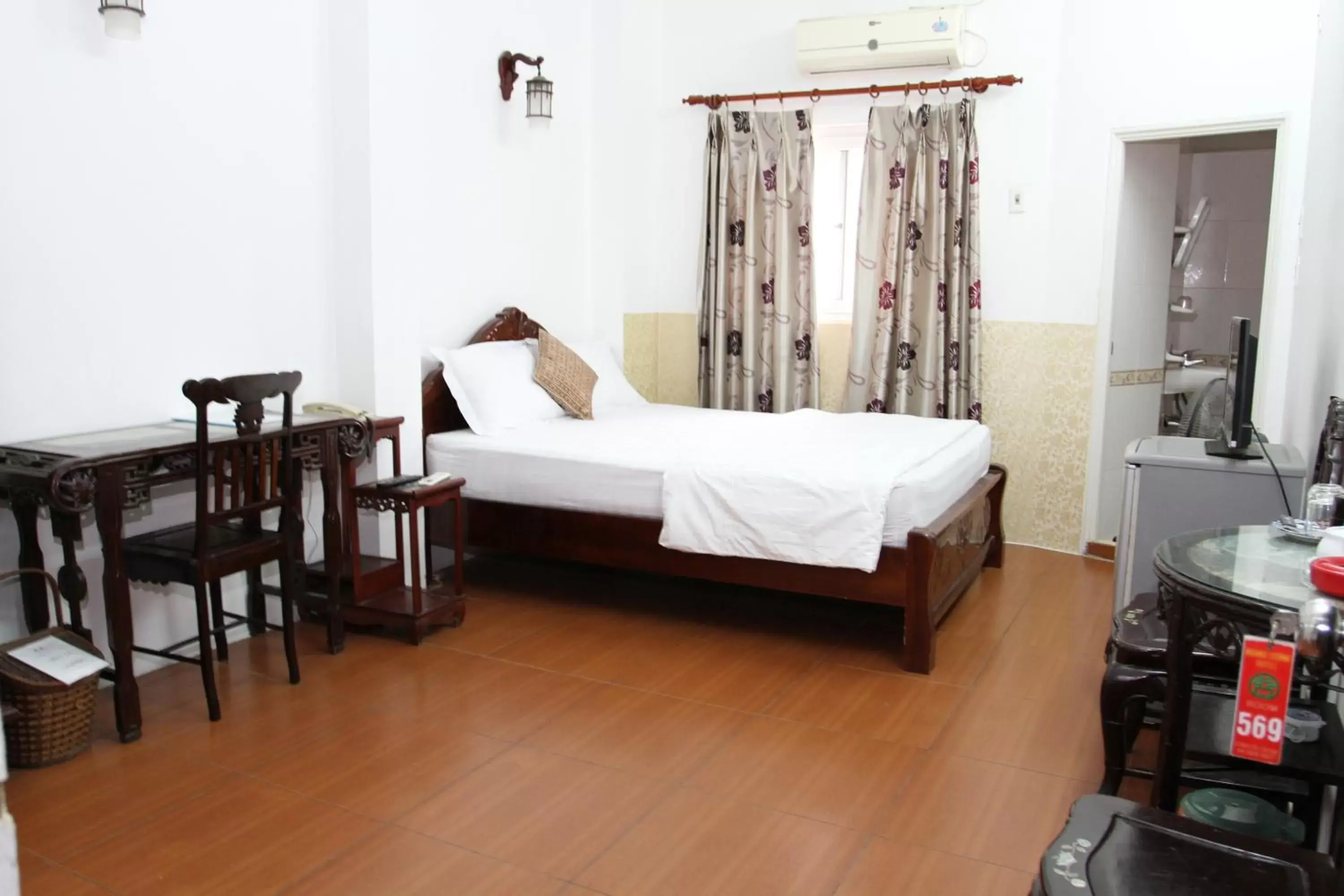 Deluxe Double Room in Hoang Cuong Hotel Deluxe Double Room in Hoang Cuong Hotel