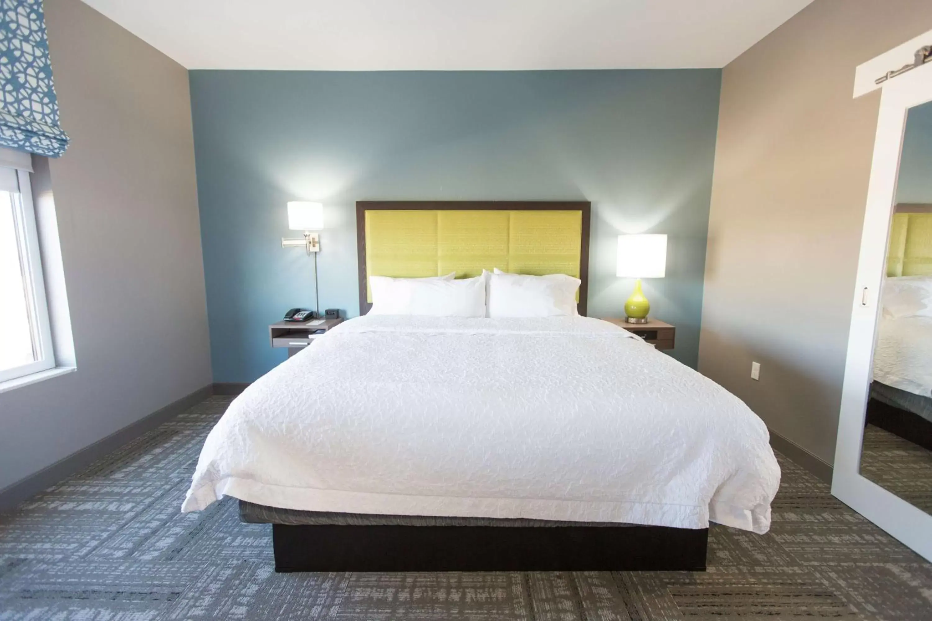 King Studio with Sofa Bed in Hampton Inn & Suites Stroud King Studio with Sofa Bed in Hampton Inn & Suites Stroud