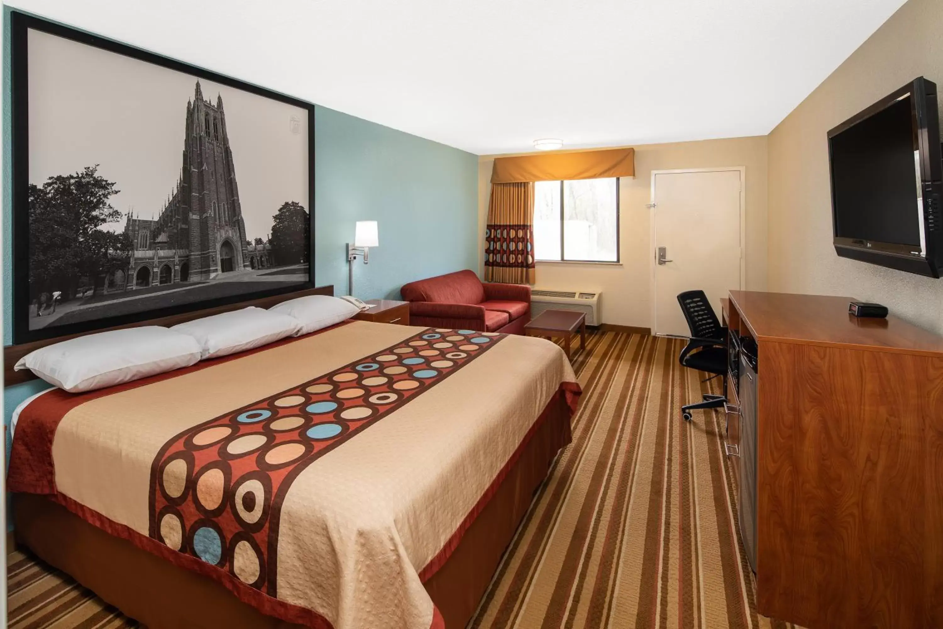 King Room - Non-Smoking in Super 8 by Wyndham Burlington NC King Room - Non-Smoking in Super 8 by Wyndham Burlington NC