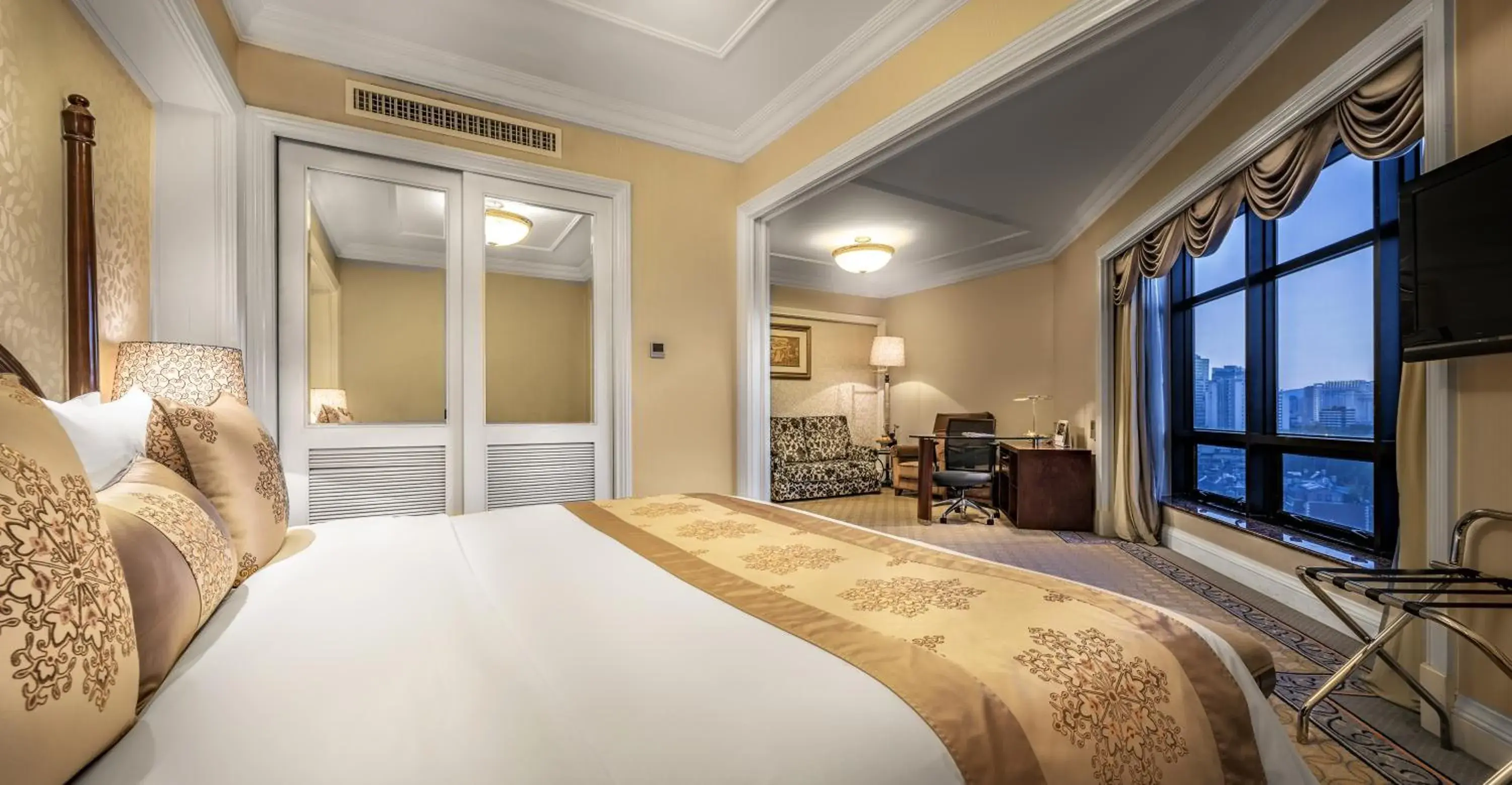 Premier Business Double Room(Advance) in Green Lake Hotel Premier Business Double Room(Advance) in Green Lake Hotel